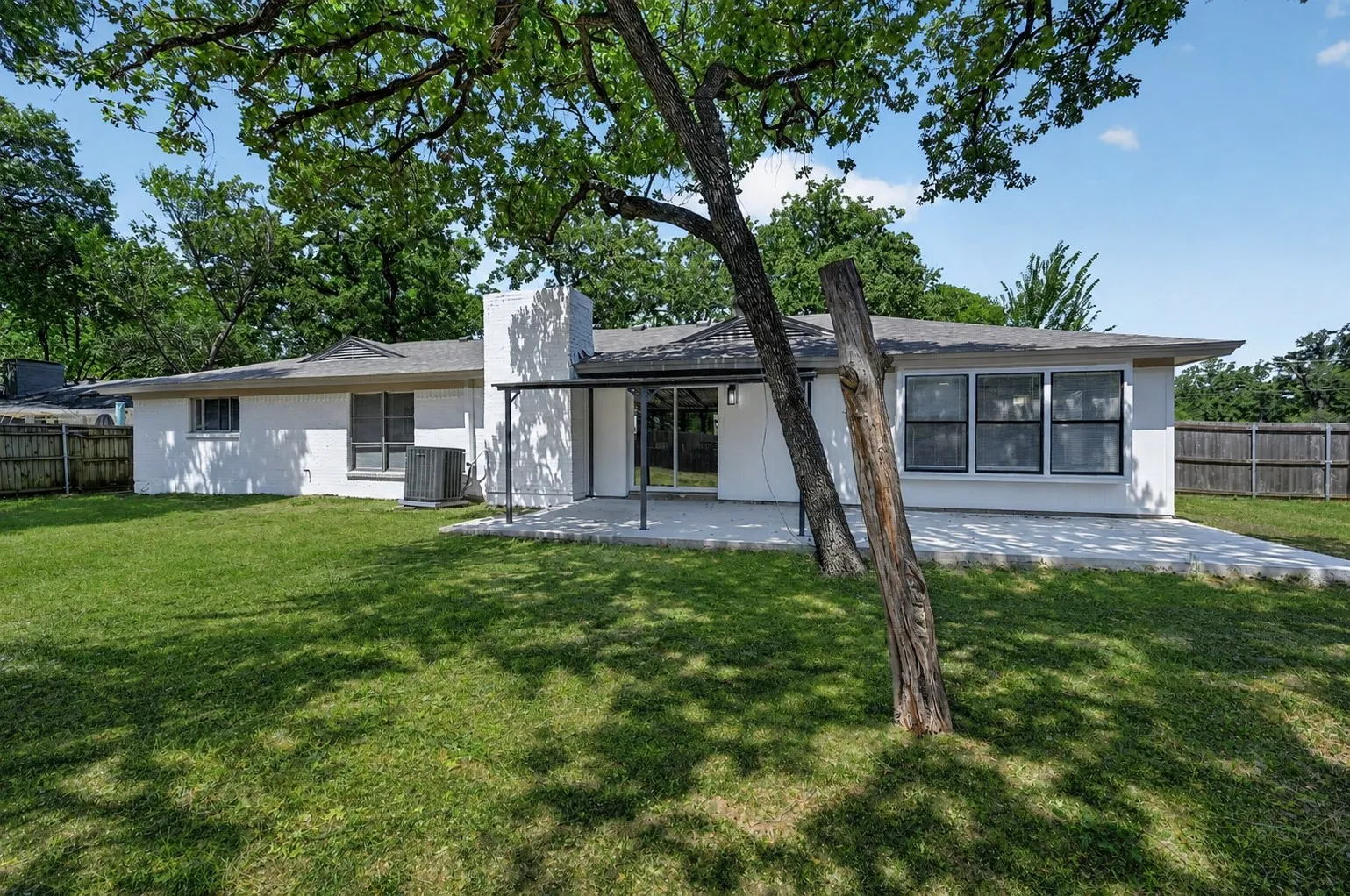 Single Family Residence For Sale in Dallas County , 1620 Sunnybrook Drive, Irving, Texas 75061, 4 Bedroom, 3 Bathroom, 2 Garage spaces, 2,250 Sqft, built in 1958, mls#21327894, Real Estate Agent in Irving, Homes For Sale in Dallas county, Homes For Sale in Irving, Realtor in Irving Texas, Real Estate Brokerage Independent Realty Texas, Luminita Cordes Realtor