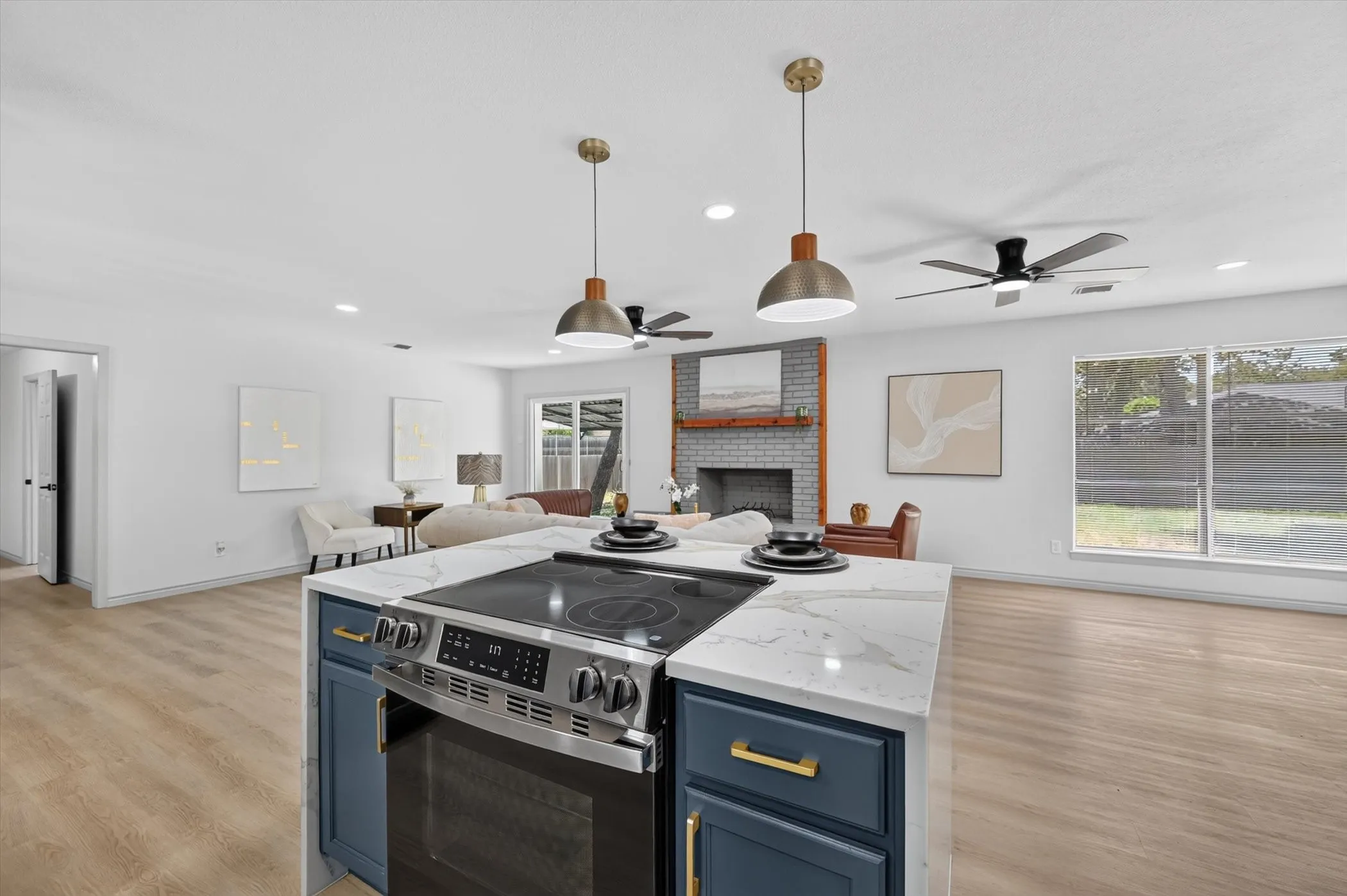 Single Family Residence For Sale in Dallas County , 1620 Sunnybrook Drive, Irving, Texas 75061, 4 Bedroom, 3 Bathroom, 2 Garage spaces, 2,250 Sqft, built in 1958, mls#21327894, Real Estate Agent in Irving, Homes For Sale in Dallas county, Homes For Sale in Irving, Realtor in Irving Texas, Real Estate Brokerage Independent Realty Texas, Luminita Cordes Realtor