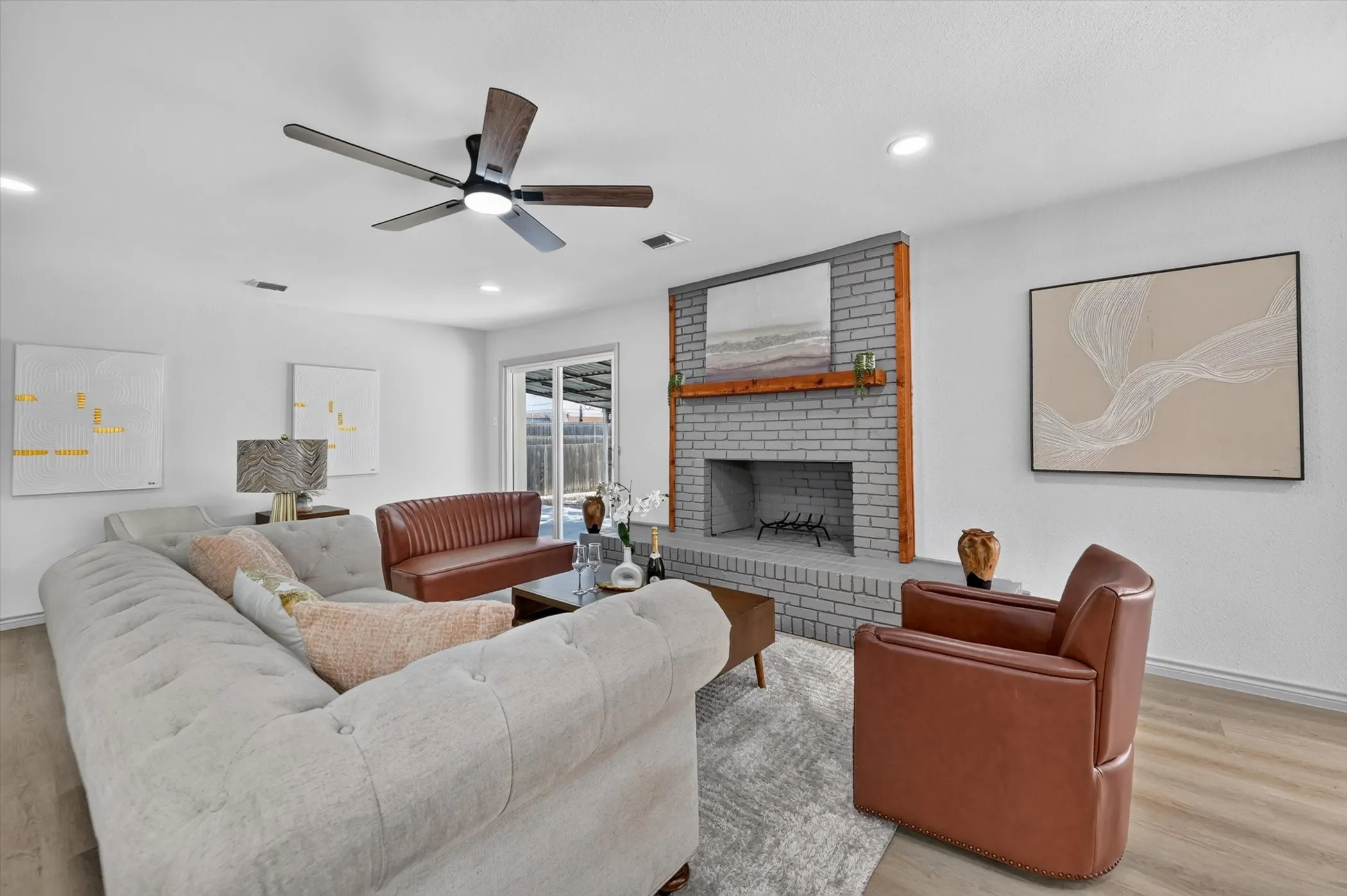 Single Family Residence For Sale in Dallas County , 1620 Sunnybrook Drive, Irving, Texas 75061, 4 Bedroom, 3 Bathroom, 2 Garage spaces, 2,250 Sqft, built in 1958, mls#21327894, Real Estate Agent in Irving, Homes For Sale in Dallas county, Homes For Sale in Irving, Realtor in Irving Texas, Real Estate Brokerage Independent Realty Texas, Luminita Cordes Realtor