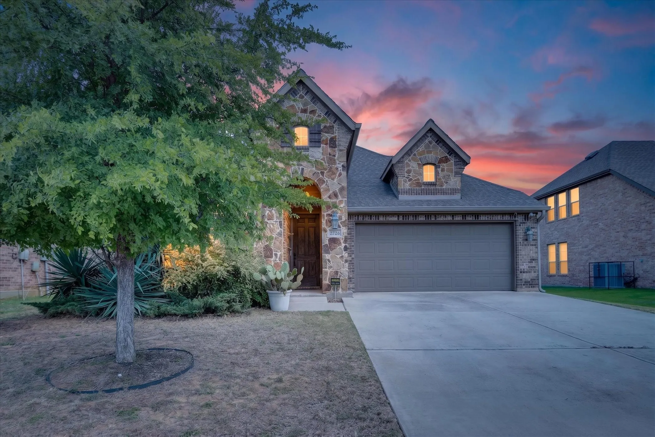 Single Family Residence For Sale in Johnson County , 2726 Buffalo Run, Burleson, Texas 76028, 3 Bedroom, 2 Bathroom, 2 Garage spaces, 2,168 Sqft, built in 2016, mls#21327939, Real Estate Agent in Burleson, Homes For Sale in Johnson county, Homes For Sale in Burleson, Realtor in Burleson Texas, Real Estate Brokerage Independent Realty Texas, Luminita Cordes Realtor