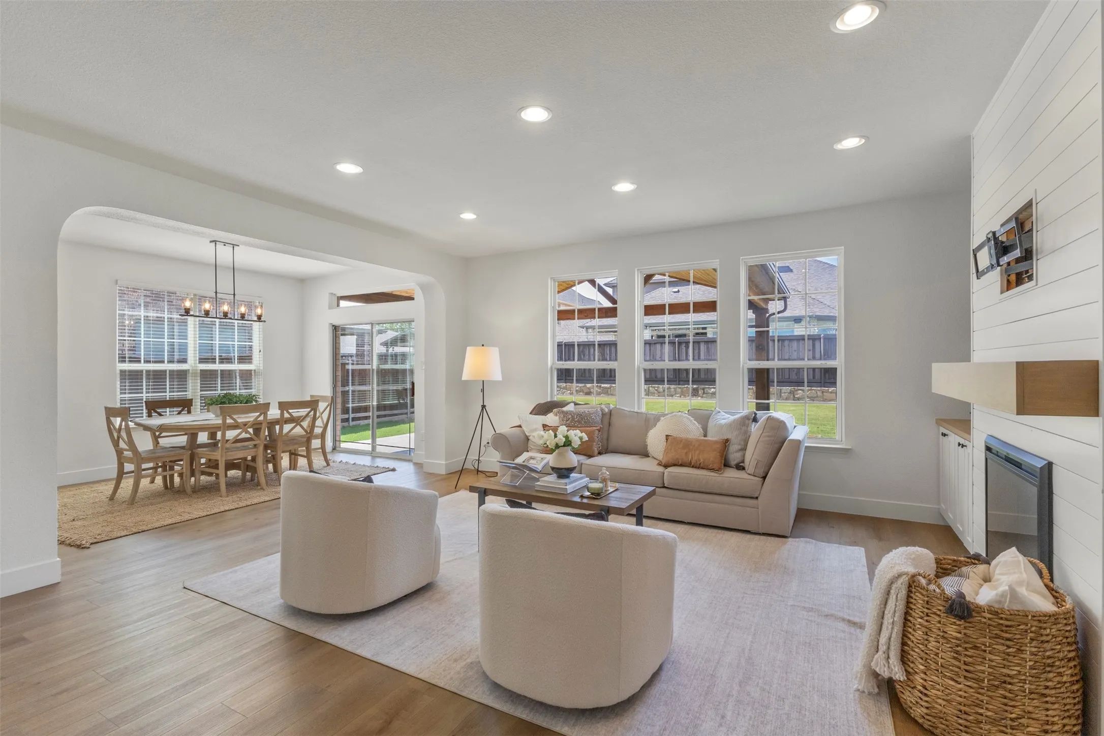 Single Family Residence For Sale in Denton County , 2629 Tradewinds Drive, Little Elm, Texas 75068, 5 Bedroom, 3 Bathroom, 2 Garage spaces, 3,363 Sqft, built in 2007, mls#21327718, Real Estate Agent in Little Elm, Homes For Sale in Denton county, Homes For Sale in Little Elm, Realtor in Little Elm Texas, Real Estate Brokerage Independent Realty Texas, Luminita Cordes Realtor
