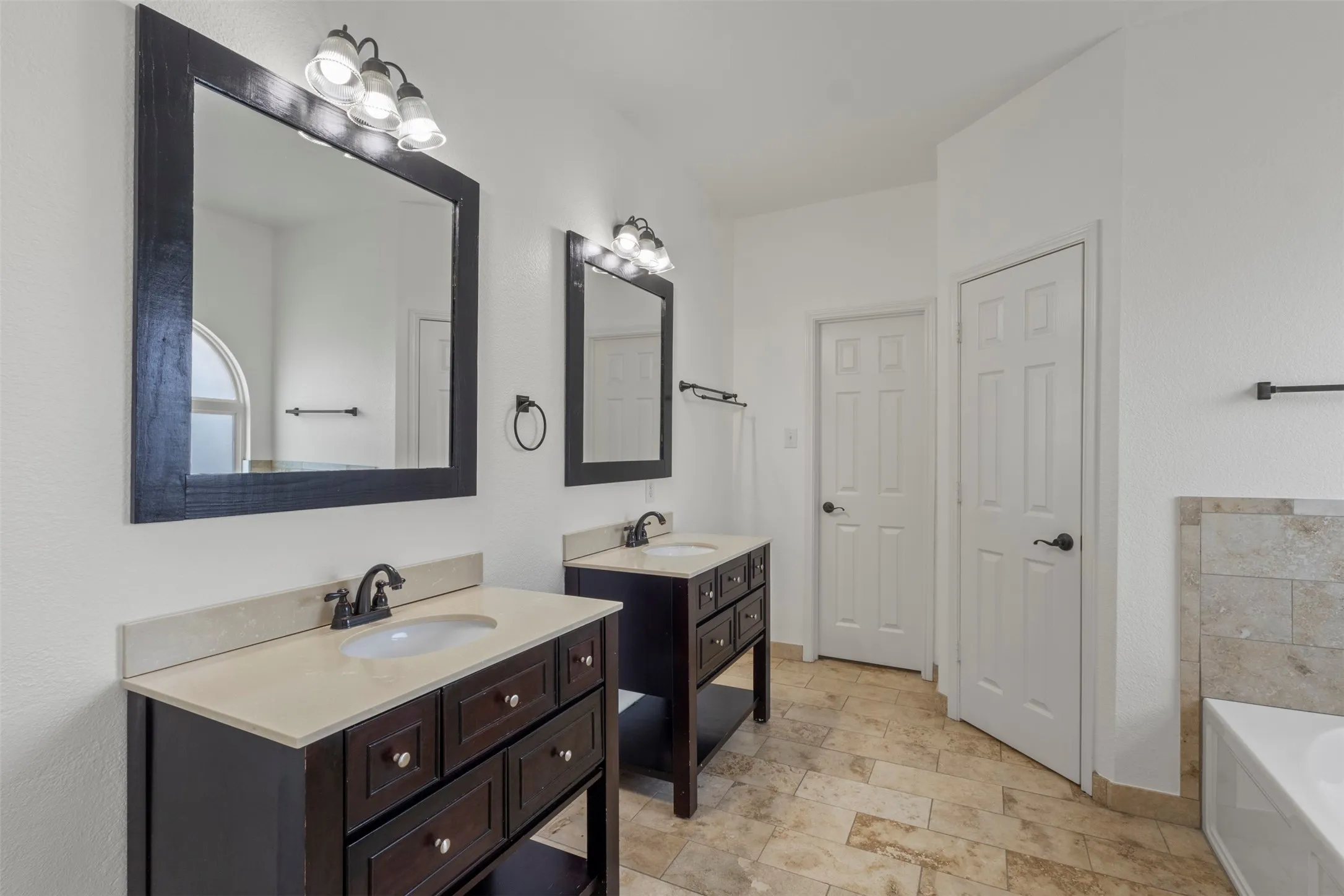 Single Family Residence For Sale in Denton County , 2629 Tradewinds Drive, Little Elm, Texas 75068, 5 Bedroom, 3 Bathroom, 2 Garage spaces, 3,363 Sqft, built in 2007, mls#21327718, Real Estate Agent in Little Elm, Homes For Sale in Denton county, Homes For Sale in Little Elm, Realtor in Little Elm Texas, Real Estate Brokerage Independent Realty Texas, Luminita Cordes Realtor
