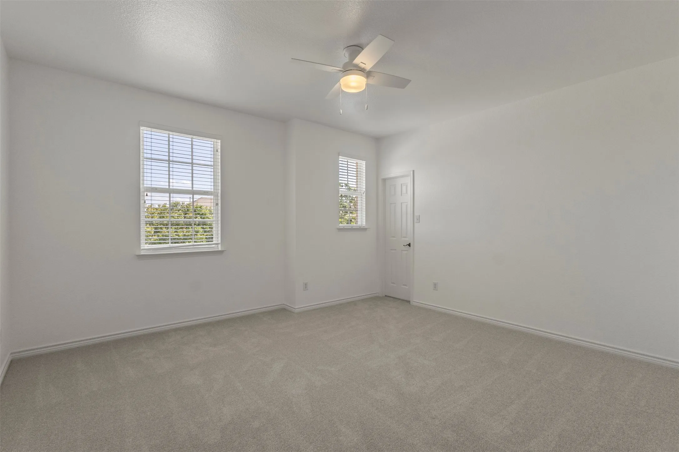Single Family Residence For Sale in Denton County , 2629 Tradewinds Drive, Little Elm, Texas 75068, 5 Bedroom, 3 Bathroom, 2 Garage spaces, 3,363 Sqft, built in 2007, mls#21327718, Real Estate Agent in Little Elm, Homes For Sale in Denton county, Homes For Sale in Little Elm, Realtor in Little Elm Texas, Real Estate Brokerage Independent Realty Texas, Luminita Cordes Realtor