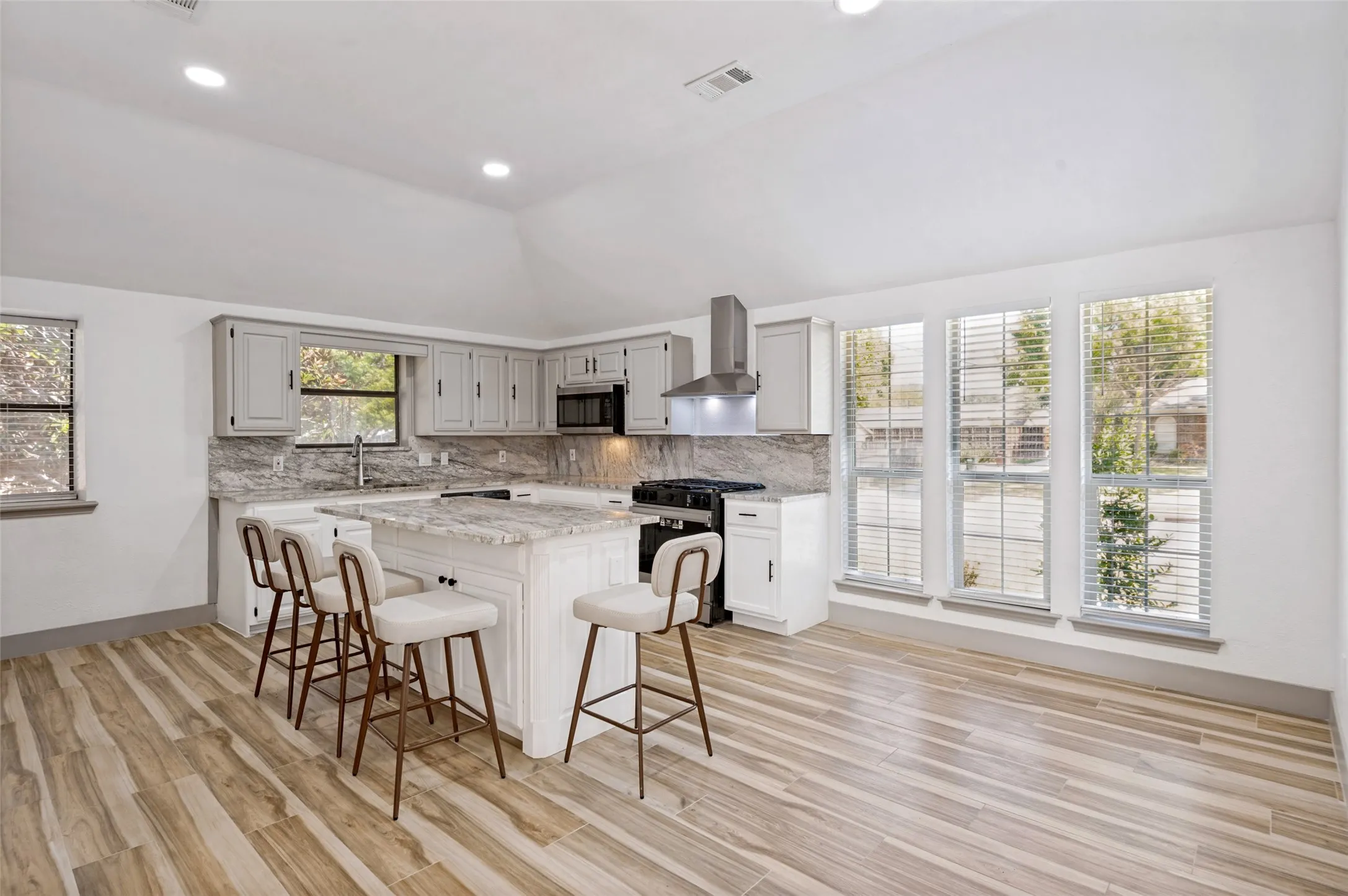 Single Family Residence For Rent in Collin County , 4316 Denver Drive, Plano, Texas 75093, 3 Bedroom, 2 Bathroom, 2 Garage spaces, 1,893 Sqft, built in 1983, mls#21327985, Real Estate Agent in Plano, Homes For Rent in Collin county, Homes For Rent in Plano, Realtor in Plano Texas, Real Estate Brokerage Independent Realty Texas, Luminita Cordes Realtor
