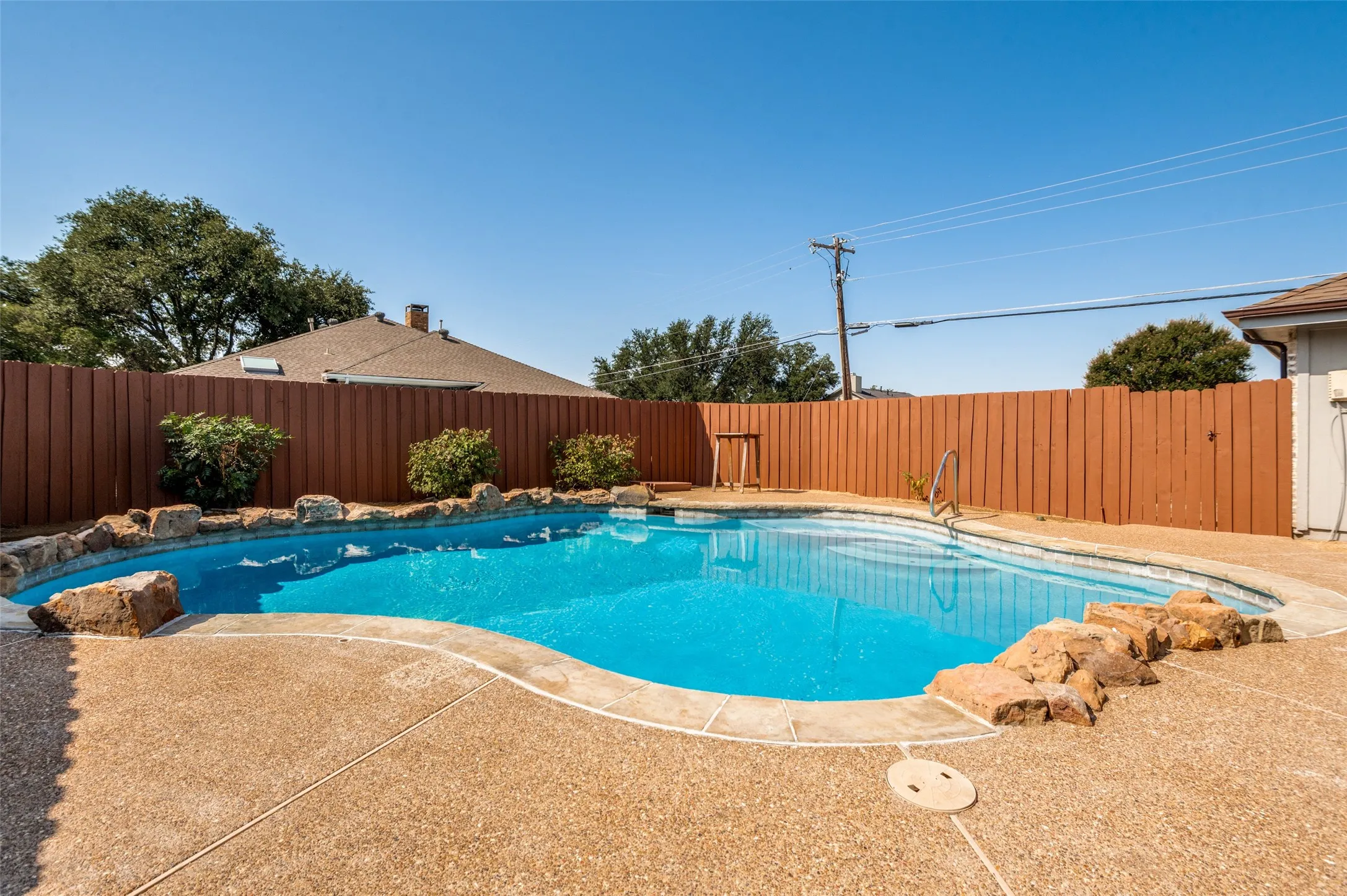 Single Family Residence For Rent in Collin County , 4316 Denver Drive, Plano, Texas 75093, 3 Bedroom, 2 Bathroom, 2 Garage spaces, 1,893 Sqft, built in 1983, mls#21327985, Real Estate Agent in Plano, Homes For Rent in Collin county, Homes For Rent in Plano, Realtor in Plano Texas, Real Estate Brokerage Independent Realty Texas, Luminita Cordes Realtor