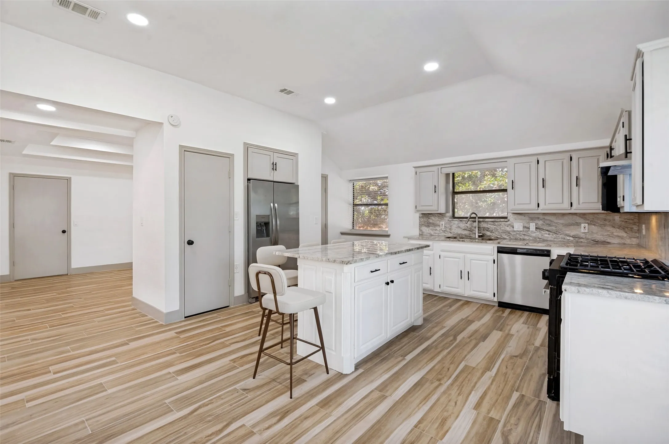 Single Family Residence For Rent in Collin County , 4316 Denver Drive, Plano, Texas 75093, 3 Bedroom, 2 Bathroom, 2 Garage spaces, 1,893 Sqft, built in 1983, mls#21327985, Real Estate Agent in Plano, Homes For Rent in Collin county, Homes For Rent in Plano, Realtor in Plano Texas, Real Estate Brokerage Independent Realty Texas, Luminita Cordes Realtor