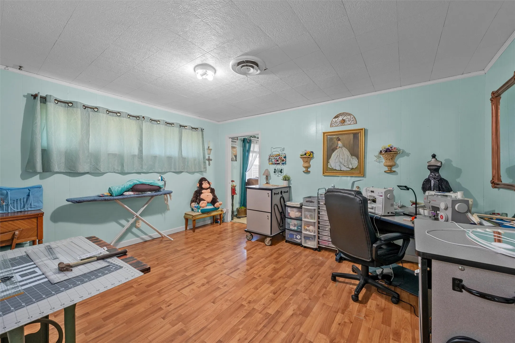 Single Family Residence For Sale in Falls County , 204 Oakland Place, Marlin, Texas 76661, 3 Bedroom, 2 Bathroom, 2 Garage spaces, 3,548 Sqft, built in 1959, mls#21295144, Real Estate Agent in Marlin, Homes For Sale in Falls county, Homes For Sale in Marlin, Realtor in Marlin Texas, Real Estate Brokerage Independent Realty Texas, Luminita Cordes Realtor