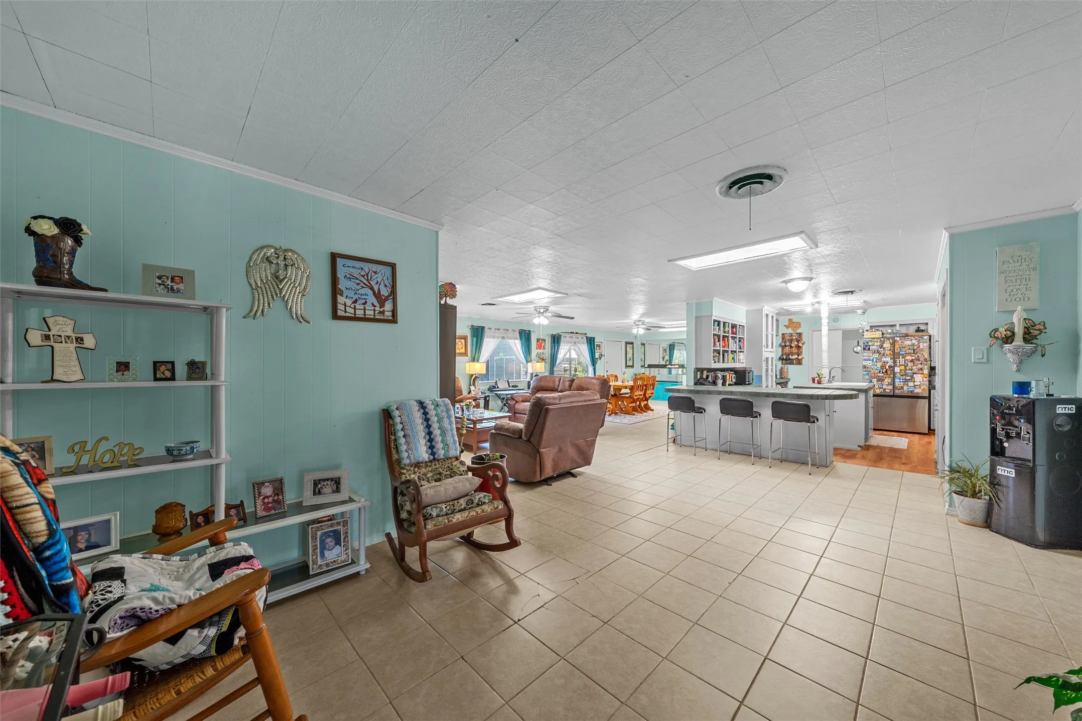Single Family Residence For Sale in Falls County , 204 Oakland Place, Marlin, Texas 76661, 3 Bedroom, 2 Bathroom, 2 Garage spaces, 3,548 Sqft, built in 1959, mls#21295144, Real Estate Agent in Marlin, Homes For Sale in Falls county, Homes For Sale in Marlin, Realtor in Marlin Texas, Real Estate Brokerage Independent Realty Texas, Luminita Cordes Realtor