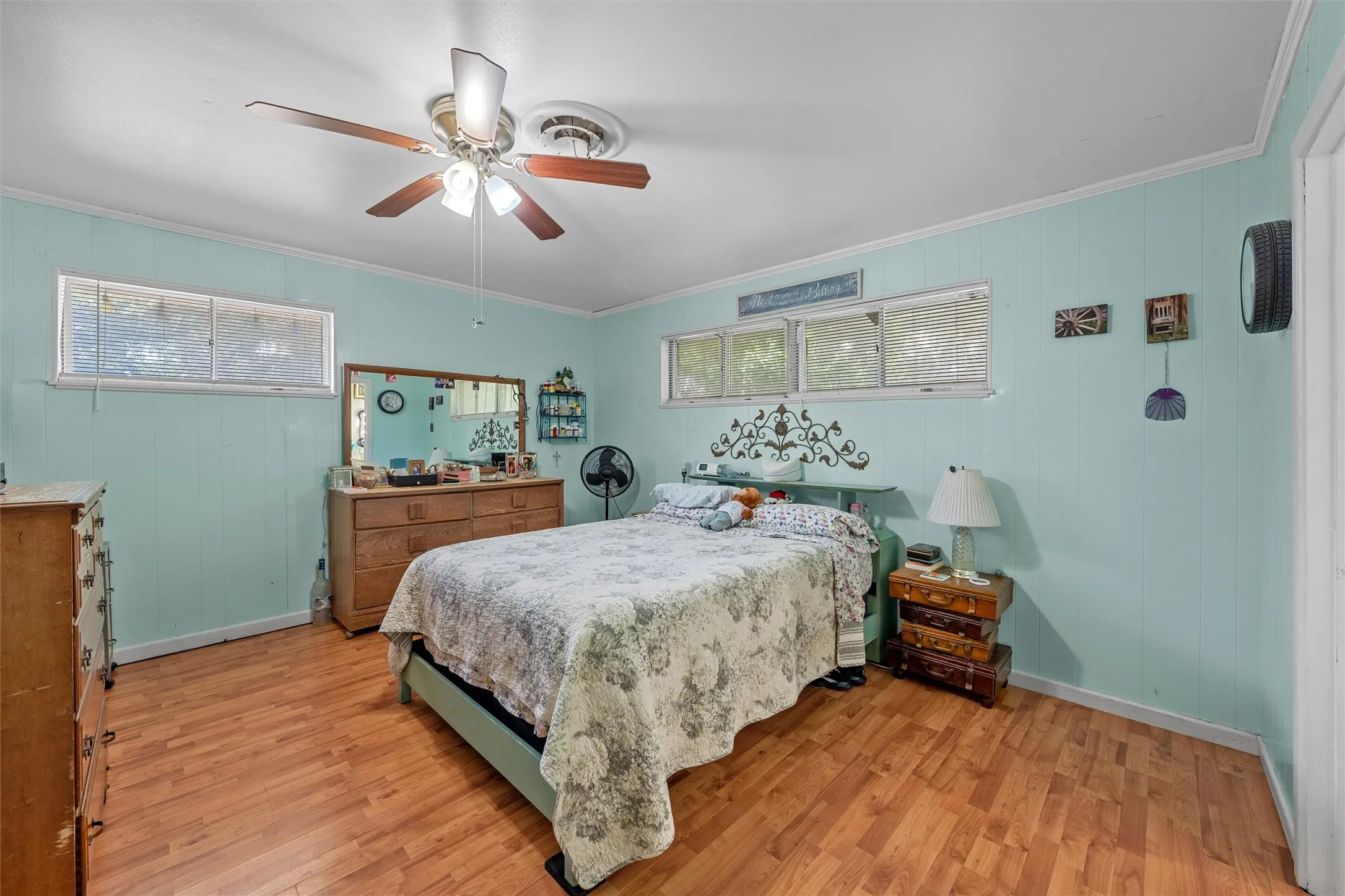 Single Family Residence For Sale in Falls County , 204 Oakland Place, Marlin, Texas 76661, 3 Bedroom, 2 Bathroom, 2 Garage spaces, 3,548 Sqft, built in 1959, mls#21295144, Real Estate Agent in Marlin, Homes For Sale in Falls county, Homes For Sale in Marlin, Realtor in Marlin Texas, Real Estate Brokerage Independent Realty Texas, Luminita Cordes Realtor