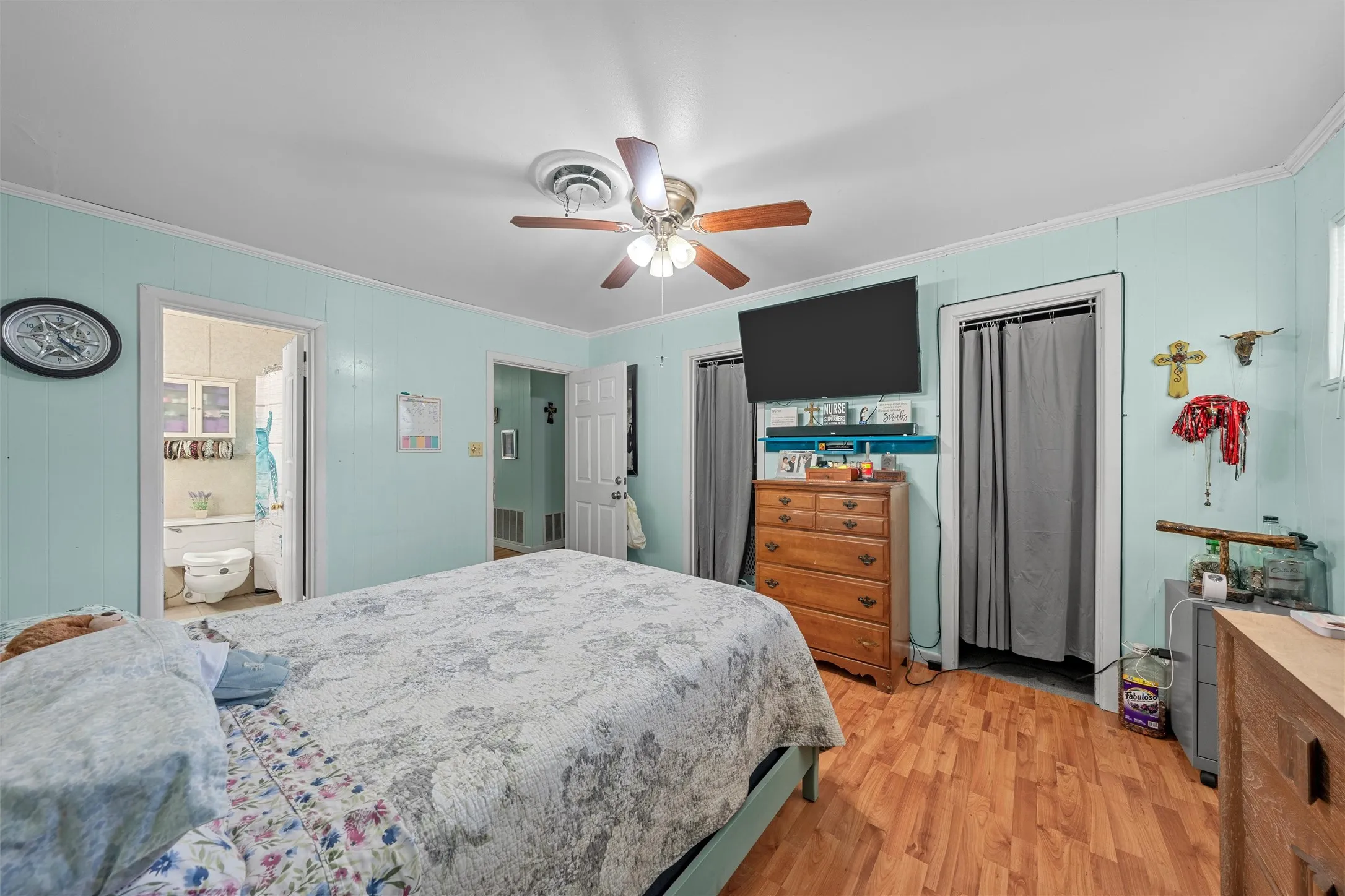Single Family Residence For Sale in Falls County , 204 Oakland Place, Marlin, Texas 76661, 3 Bedroom, 2 Bathroom, 2 Garage spaces, 3,548 Sqft, built in 1959, mls#21295144, Real Estate Agent in Marlin, Homes For Sale in Falls county, Homes For Sale in Marlin, Realtor in Marlin Texas, Real Estate Brokerage Independent Realty Texas, Luminita Cordes Realtor