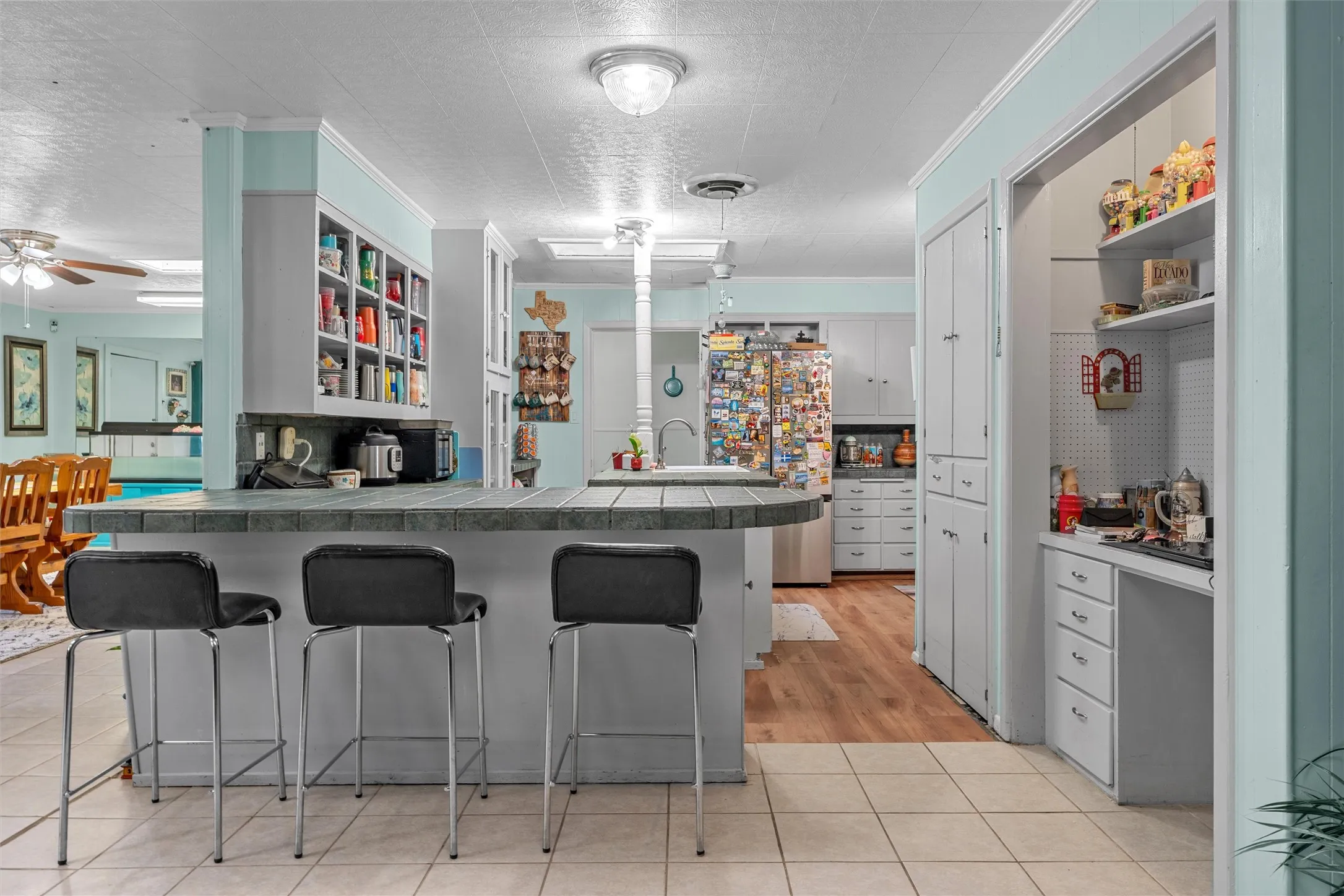 Single Family Residence For Sale in Falls County , 204 Oakland Place, Marlin, Texas 76661, 3 Bedroom, 2 Bathroom, 2 Garage spaces, 3,548 Sqft, built in 1959, mls#21295144, Real Estate Agent in Marlin, Homes For Sale in Falls county, Homes For Sale in Marlin, Realtor in Marlin Texas, Real Estate Brokerage Independent Realty Texas, Luminita Cordes Realtor