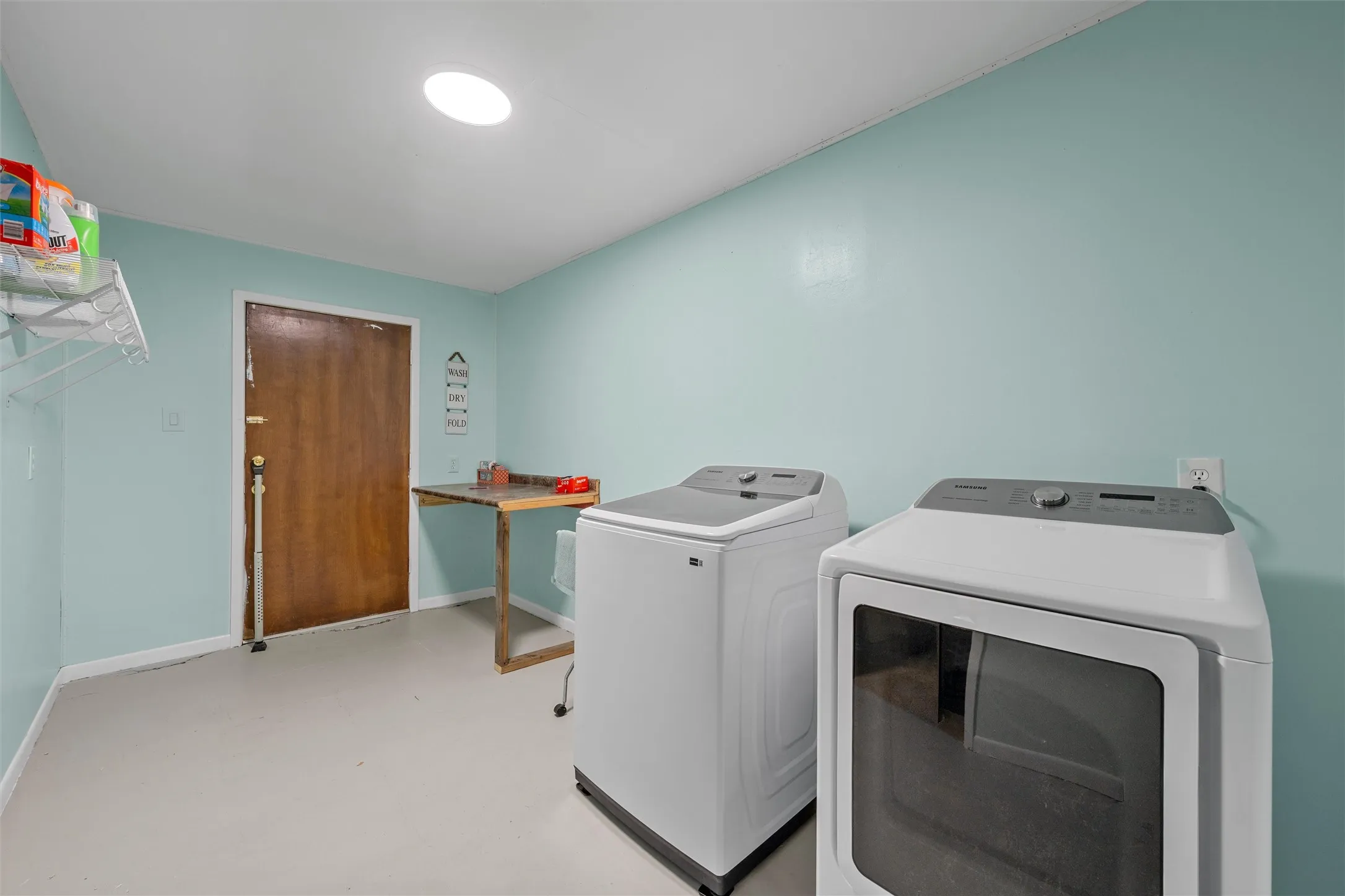 Single Family Residence For Sale in Falls County , 204 Oakland Place, Marlin, Texas 76661, 3 Bedroom, 2 Bathroom, 2 Garage spaces, 3,548 Sqft, built in 1959, mls#21295144, Real Estate Agent in Marlin, Homes For Sale in Falls county, Homes For Sale in Marlin, Realtor in Marlin Texas, Real Estate Brokerage Independent Realty Texas, Luminita Cordes Realtor