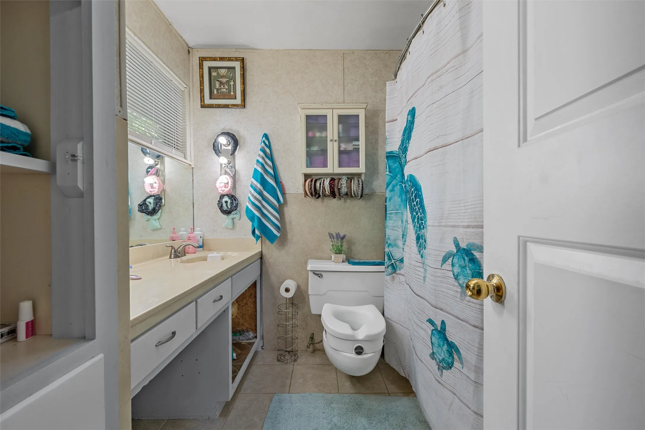 Single Family Residence For Sale in Falls County , 204 Oakland Place, Marlin, Texas 76661, 3 Bedroom, 2 Bathroom, 2 Garage spaces, 3,548 Sqft, built in 1959, mls#21295144, Real Estate Agent in Marlin, Homes For Sale in Falls county, Homes For Sale in Marlin, Realtor in Marlin Texas, Real Estate Brokerage Independent Realty Texas, Luminita Cordes Realtor