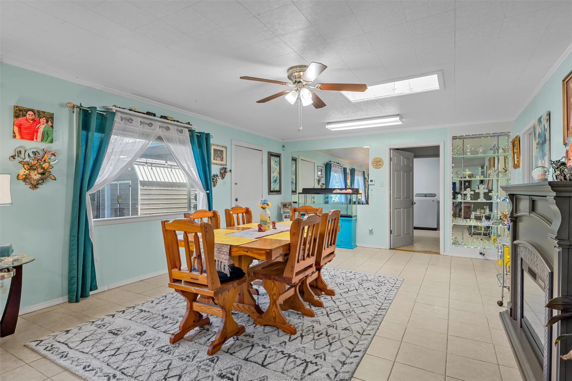 Single Family Residence For Sale in Falls County , 204 Oakland Place, Marlin, Texas 76661, 3 Bedroom, 2 Bathroom, 2 Garage spaces, 3,548 Sqft, built in 1959, mls#21295144, Real Estate Agent in Marlin, Homes For Sale in Falls county, Homes For Sale in Marlin, Realtor in Marlin Texas, Real Estate Brokerage Independent Realty Texas, Luminita Cordes Realtor