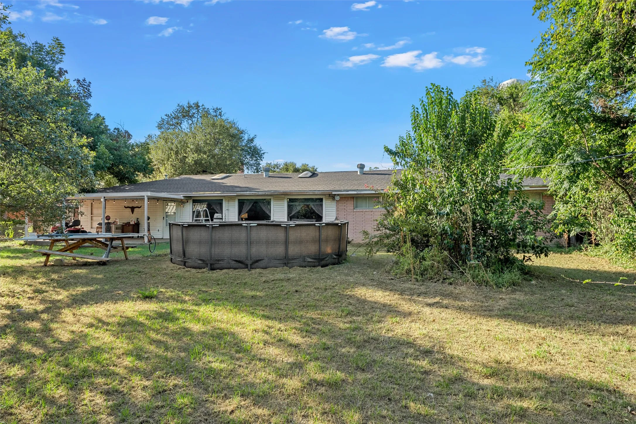 Single Family Residence For Sale in Falls County , 204 Oakland Place, Marlin, Texas 76661, 3 Bedroom, 2 Bathroom, 2 Garage spaces, 3,548 Sqft, built in 1959, mls#21295144, Real Estate Agent in Marlin, Homes For Sale in Falls county, Homes For Sale in Marlin, Realtor in Marlin Texas, Real Estate Brokerage Independent Realty Texas, Luminita Cordes Realtor