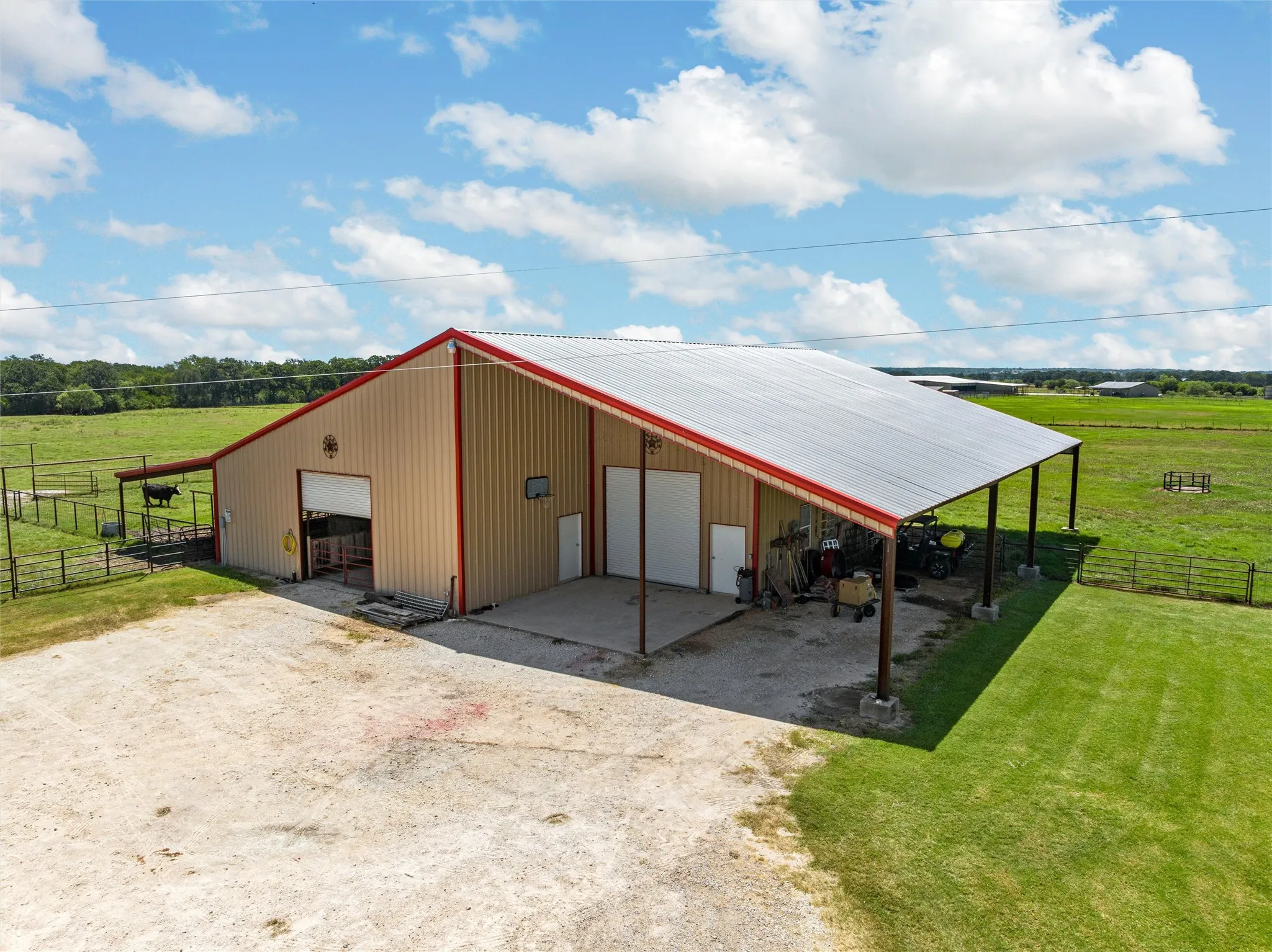 Farm For Sale in Hill County , 180 Hcr 2224 E, Aquilla, Texas 76622, 4 Bedroom, 3 Bathroom, Garage spaces, 3,432 Sqft, built in 2012, mls#21326494, Real Estate Agent in Aquilla, Homes For Sale in Hill county, Homes For Sale in Aquilla, Realtor in Aquilla Texas, Real Estate Brokerage Independent Realty Texas, Luminita Cordes Realtor