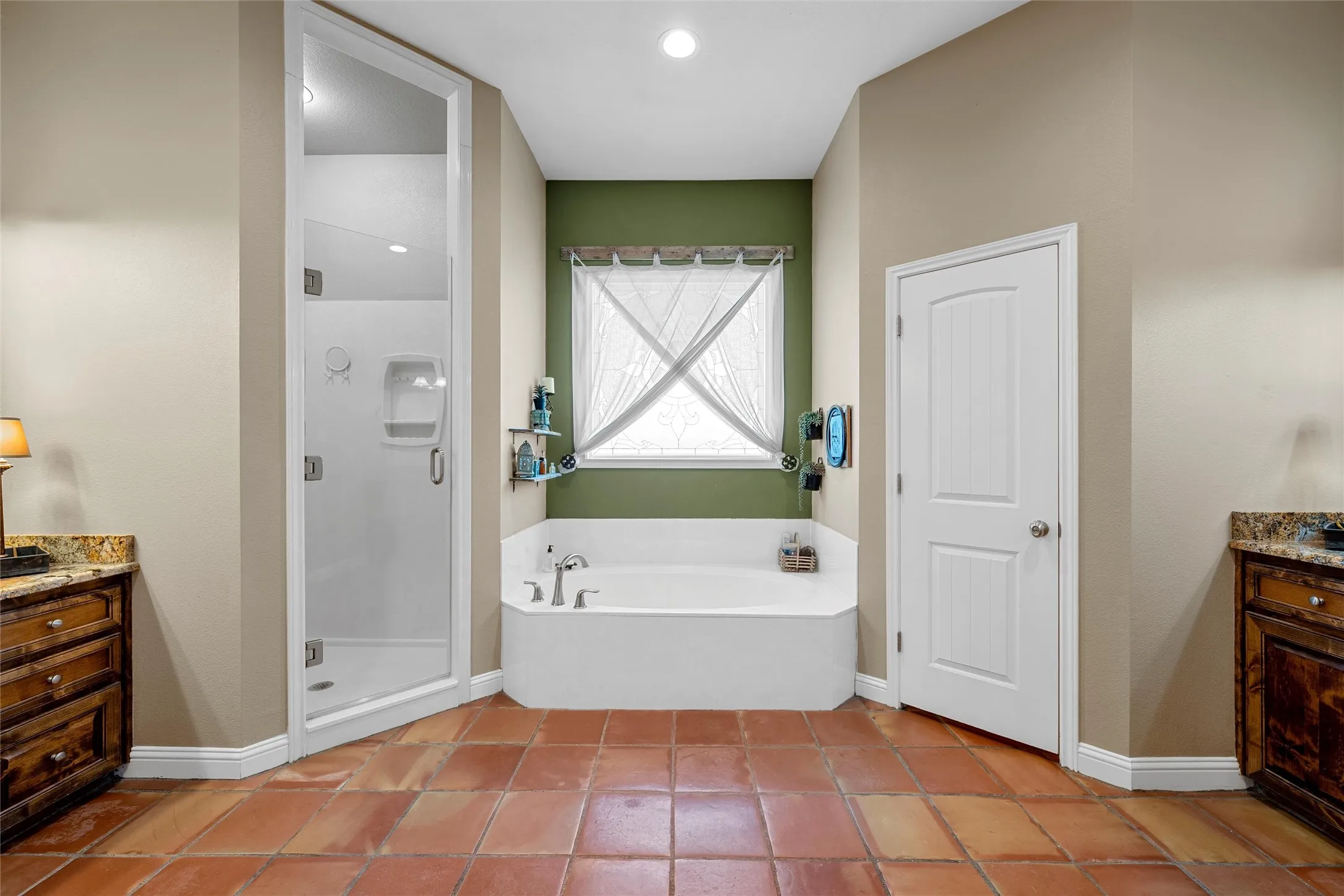 Farm For Sale in Hill County , 180 Hcr 2224 E, Aquilla, Texas 76622, 4 Bedroom, 3 Bathroom, Garage spaces, 3,432 Sqft, built in 2012, mls#21326494, Real Estate Agent in Aquilla, Homes For Sale in Hill county, Homes For Sale in Aquilla, Realtor in Aquilla Texas, Real Estate Brokerage Independent Realty Texas, Luminita Cordes Realtor