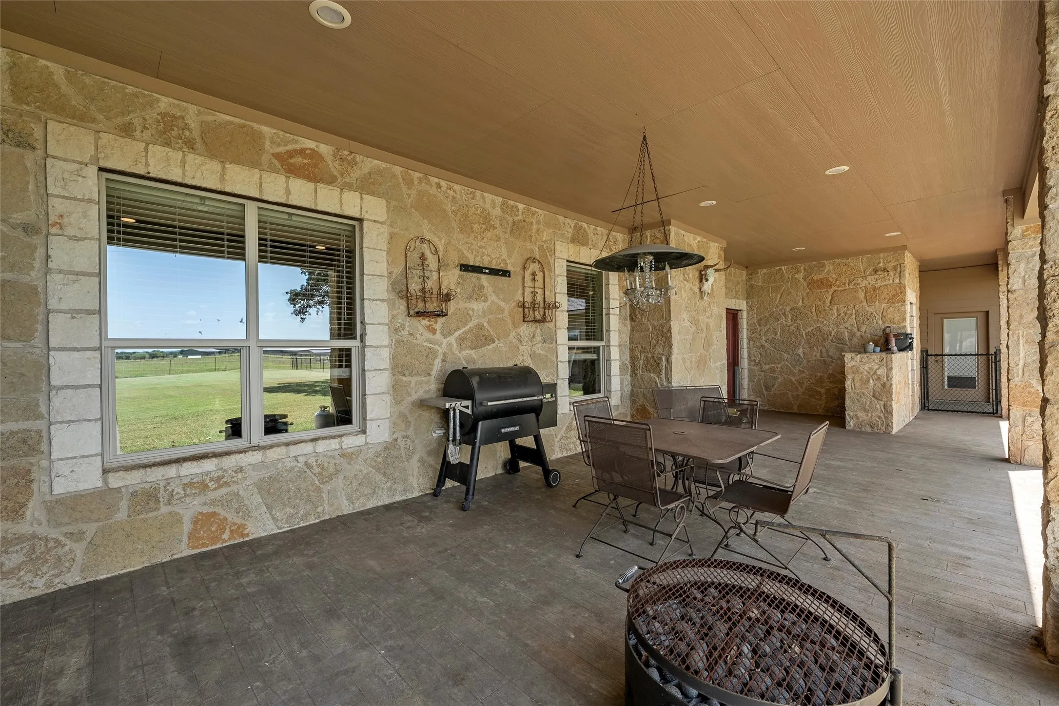Farm For Sale in Hill County , 180 Hcr 2224 E, Aquilla, Texas 76622, 4 Bedroom, 3 Bathroom, Garage spaces, 3,432 Sqft, built in 2012, mls#21326494, Real Estate Agent in Aquilla, Homes For Sale in Hill county, Homes For Sale in Aquilla, Realtor in Aquilla Texas, Real Estate Brokerage Independent Realty Texas, Luminita Cordes Realtor