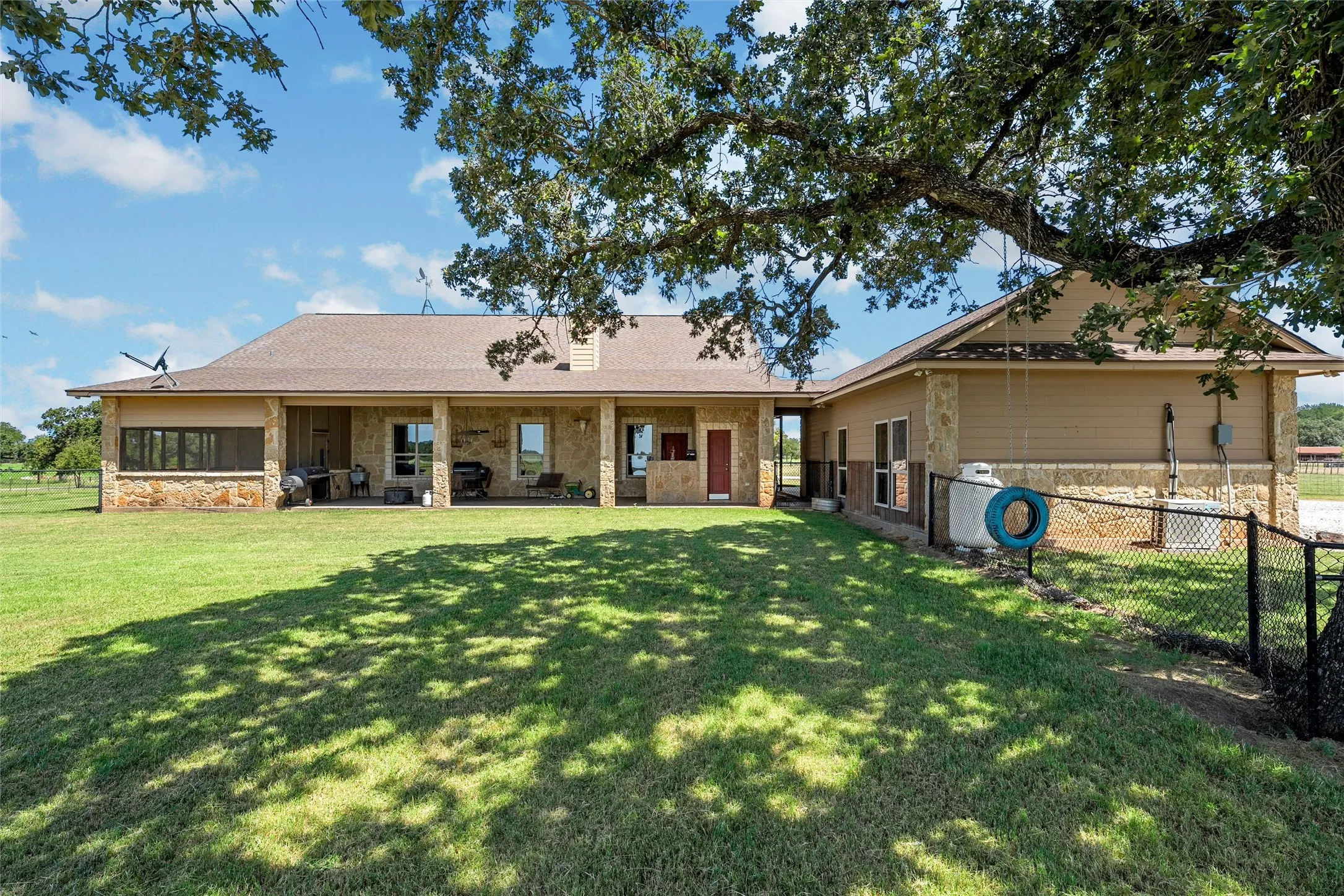 Farm For Sale in Hill County , 180 Hcr 2224 E, Aquilla, Texas 76622, 4 Bedroom, 3 Bathroom, Garage spaces, 3,432 Sqft, built in 2012, mls#21326494, Real Estate Agent in Aquilla, Homes For Sale in Hill county, Homes For Sale in Aquilla, Realtor in Aquilla Texas, Real Estate Brokerage Independent Realty Texas, Luminita Cordes Realtor