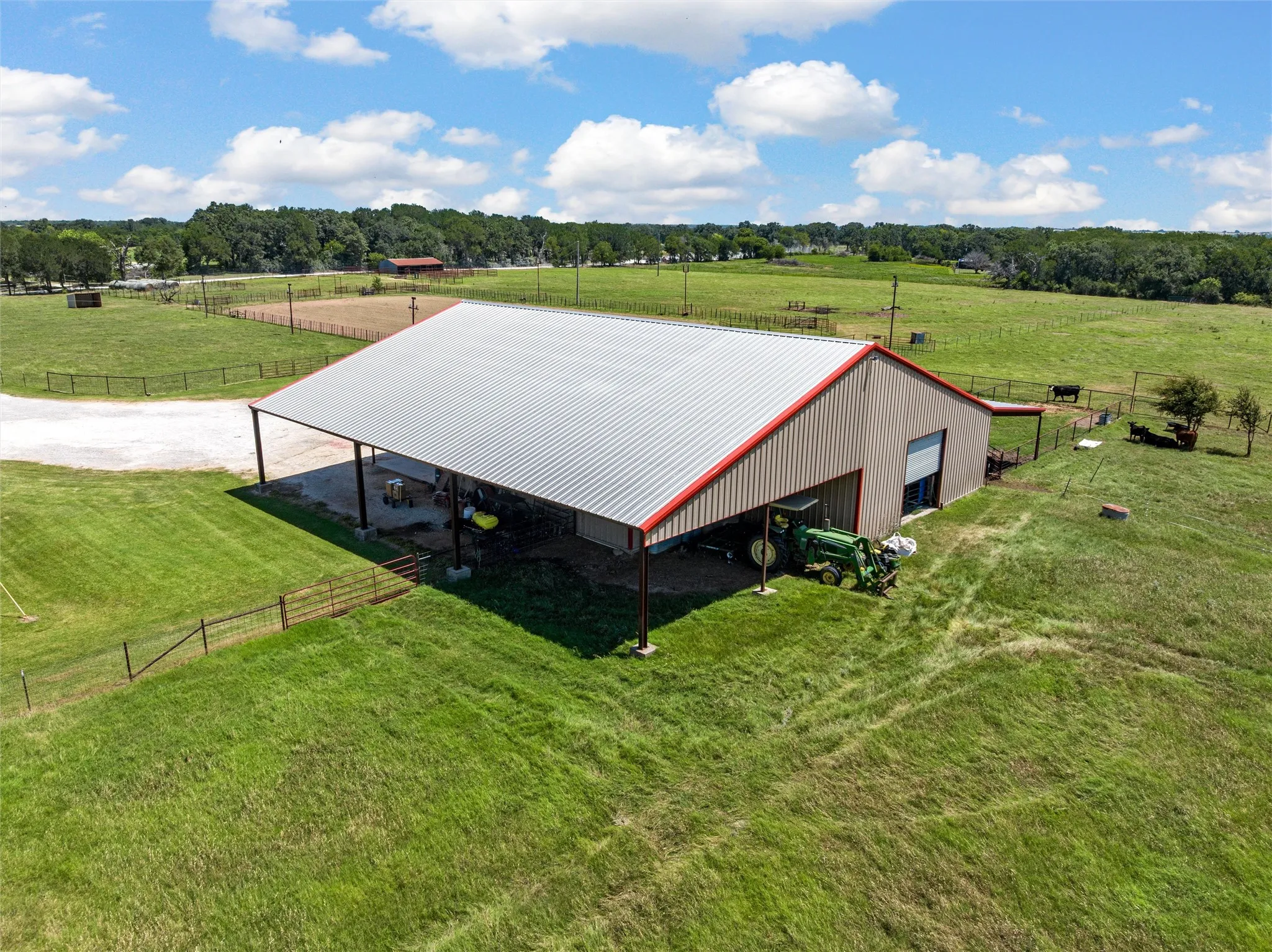 Farm For Sale in Hill County , 180 Hcr 2224 E, Aquilla, Texas 76622, 4 Bedroom, 3 Bathroom, Garage spaces, 3,432 Sqft, built in 2012, mls#21326494, Real Estate Agent in Aquilla, Homes For Sale in Hill county, Homes For Sale in Aquilla, Realtor in Aquilla Texas, Real Estate Brokerage Independent Realty Texas, Luminita Cordes Realtor