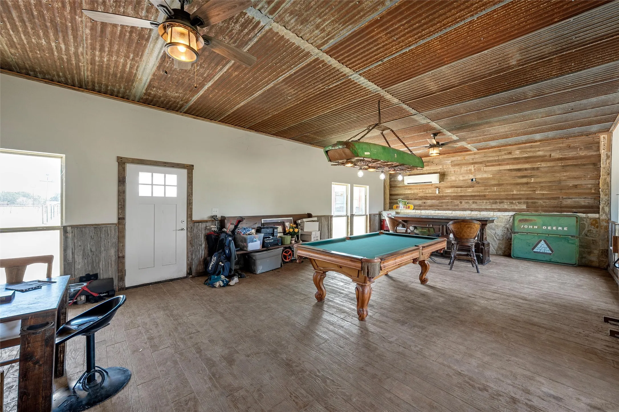 Farm For Sale in Hill County , 180 Hcr 2224 E, Aquilla, Texas 76622, 4 Bedroom, 3 Bathroom, Garage spaces, 3,432 Sqft, built in 2012, mls#21326494, Real Estate Agent in Aquilla, Homes For Sale in Hill county, Homes For Sale in Aquilla, Realtor in Aquilla Texas, Real Estate Brokerage Independent Realty Texas, Luminita Cordes Realtor