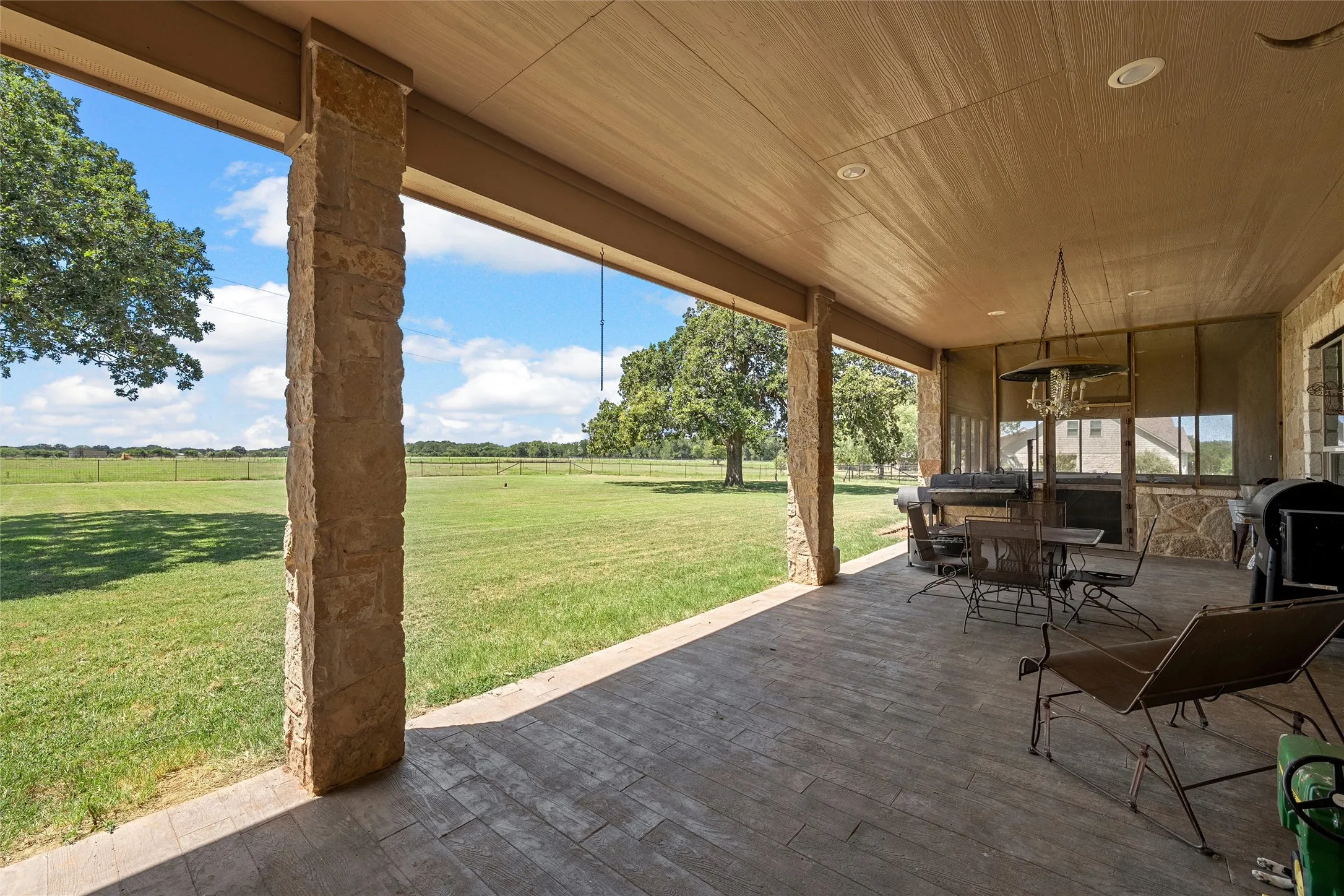 Farm For Sale in Hill County , 180 Hcr 2224 E, Aquilla, Texas 76622, 4 Bedroom, 3 Bathroom, Garage spaces, 3,432 Sqft, built in 2012, mls#21326494, Real Estate Agent in Aquilla, Homes For Sale in Hill county, Homes For Sale in Aquilla, Realtor in Aquilla Texas, Real Estate Brokerage Independent Realty Texas, Luminita Cordes Realtor