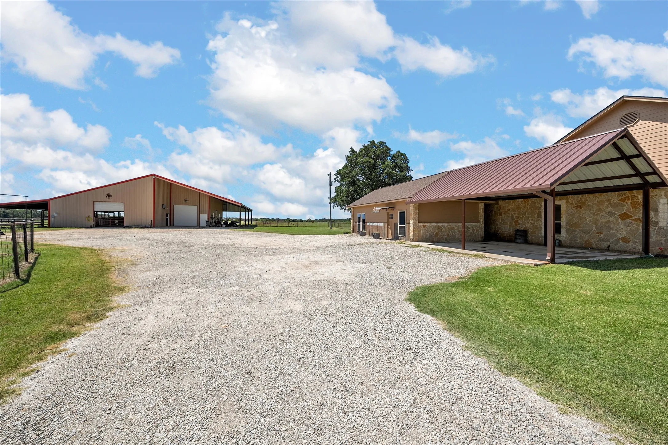 Farm For Sale in Hill County , 180 Hcr 2224 E, Aquilla, Texas 76622, 4 Bedroom, 3 Bathroom, Garage spaces, 3,432 Sqft, built in 2012, mls#21326494, Real Estate Agent in Aquilla, Homes For Sale in Hill county, Homes For Sale in Aquilla, Realtor in Aquilla Texas, Real Estate Brokerage Independent Realty Texas, Luminita Cordes Realtor