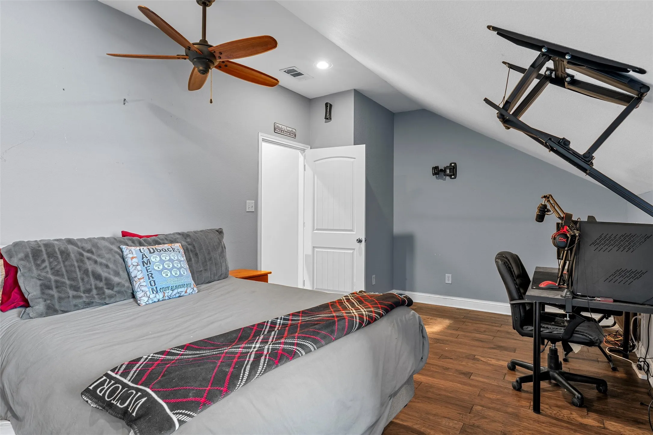 Farm For Sale in Hill County , 180 Hcr 2224 E, Aquilla, Texas 76622, 4 Bedroom, 3 Bathroom, Garage spaces, 3,432 Sqft, built in 2012, mls#21326494, Real Estate Agent in Aquilla, Homes For Sale in Hill county, Homes For Sale in Aquilla, Realtor in Aquilla Texas, Real Estate Brokerage Independent Realty Texas, Luminita Cordes Realtor