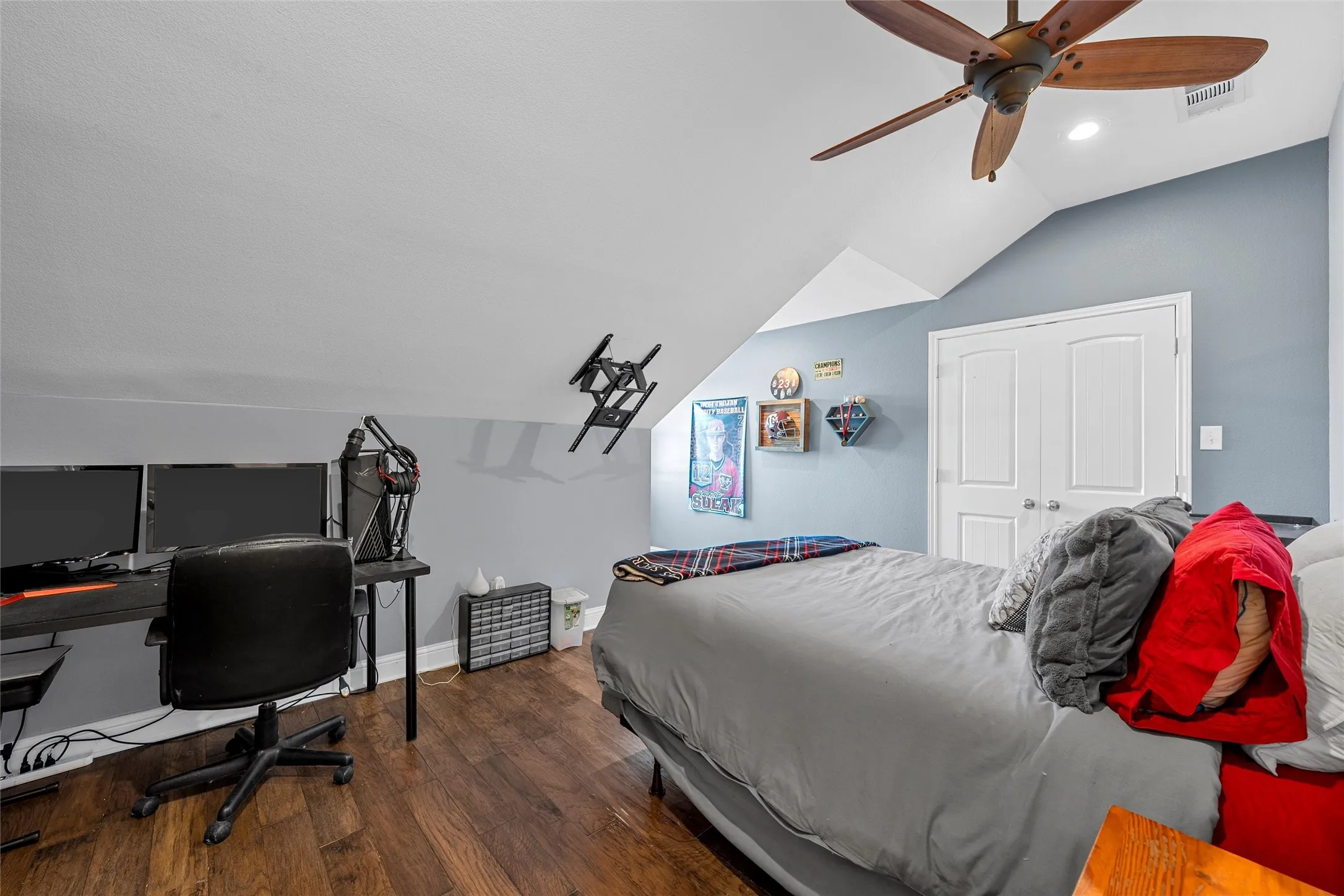 Farm For Sale in Hill County , 180 Hcr 2224 E, Aquilla, Texas 76622, 4 Bedroom, 3 Bathroom, Garage spaces, 3,432 Sqft, built in 2012, mls#21326494, Real Estate Agent in Aquilla, Homes For Sale in Hill county, Homes For Sale in Aquilla, Realtor in Aquilla Texas, Real Estate Brokerage Independent Realty Texas, Luminita Cordes Realtor