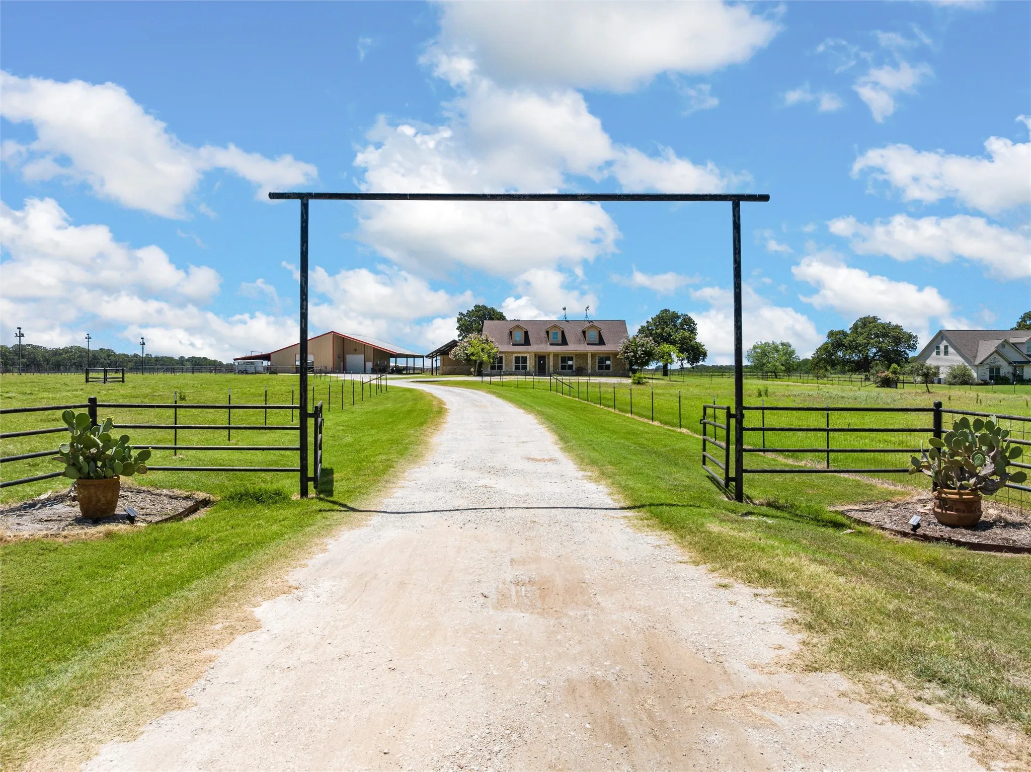 Farm For Sale in Hill County , 180 Hcr 2224 E, Aquilla, Texas 76622, 4 Bedroom, 3 Bathroom, Garage spaces, 3,432 Sqft, built in 2012, mls#21326494, Real Estate Agent in Aquilla, Homes For Sale in Hill county, Homes For Sale in Aquilla, Realtor in Aquilla Texas, Real Estate Brokerage Independent Realty Texas, Luminita Cordes Realtor