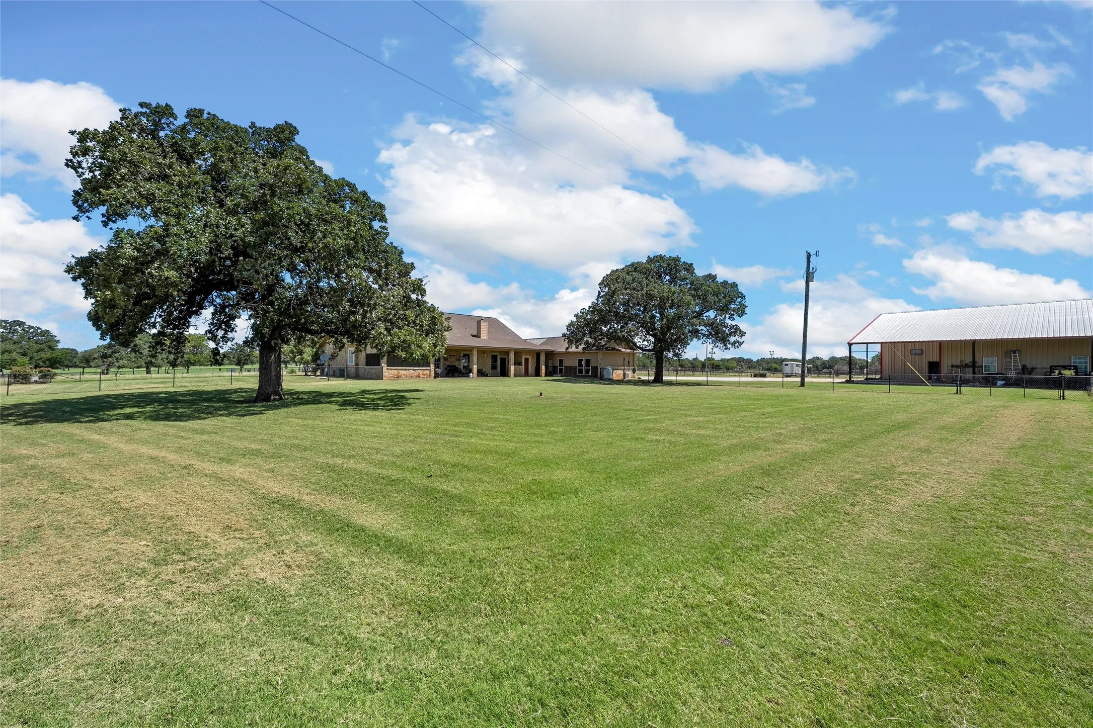 Farm For Sale in Hill County , 180 Hcr 2224 E, Aquilla, Texas 76622, 4 Bedroom, 3 Bathroom, Garage spaces, 3,432 Sqft, built in 2012, mls#21326494, Real Estate Agent in Aquilla, Homes For Sale in Hill county, Homes For Sale in Aquilla, Realtor in Aquilla Texas, Real Estate Brokerage Independent Realty Texas, Luminita Cordes Realtor
