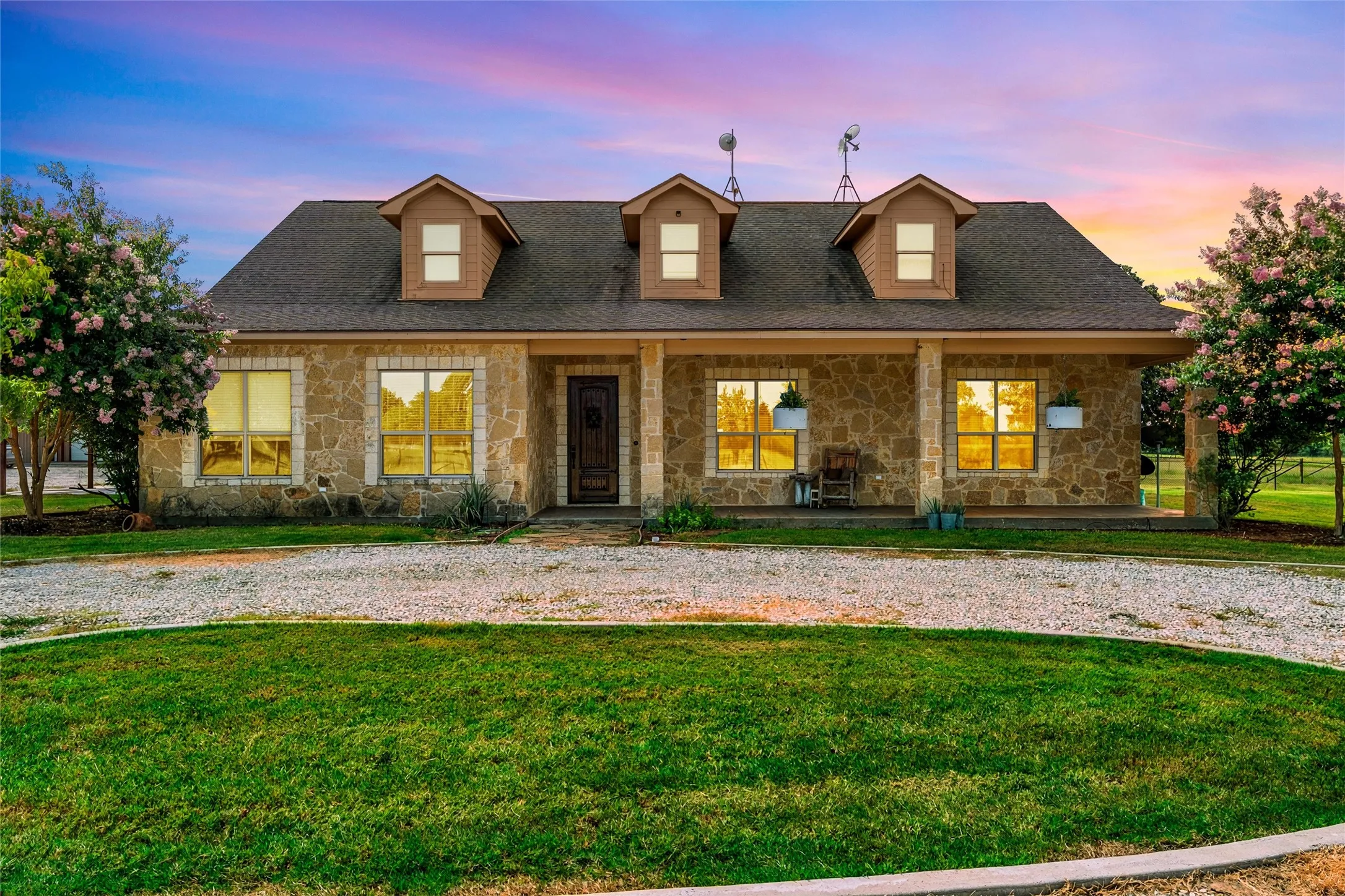 Farm For Sale in Hill County , 180 Hcr 2224 E, Aquilla, Texas 76622, 4 Bedroom, 3 Bathroom, Garage spaces, 3,432 Sqft, built in 2012, mls#21326494, Real Estate Agent in Aquilla, Homes For Sale in Hill county, Homes For Sale in Aquilla, Realtor in Aquilla Texas, Real Estate Brokerage Independent Realty Texas, Luminita Cordes Realtor