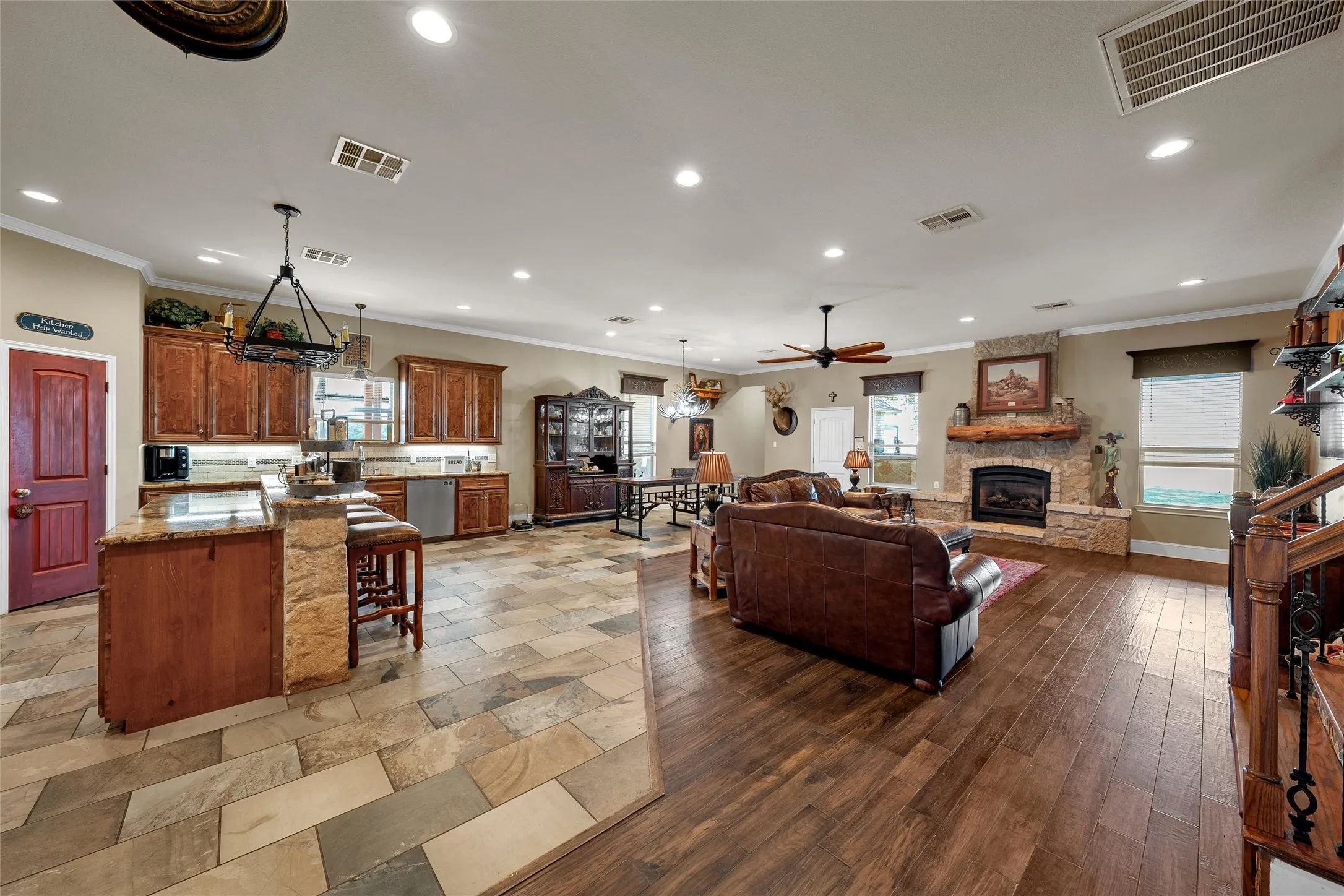 Farm For Sale in Hill County , 180 Hcr 2224 E, Aquilla, Texas 76622, 4 Bedroom, 3 Bathroom, Garage spaces, 3,432 Sqft, built in 2012, mls#21326494, Real Estate Agent in Aquilla, Homes For Sale in Hill county, Homes For Sale in Aquilla, Realtor in Aquilla Texas, Real Estate Brokerage Independent Realty Texas, Luminita Cordes Realtor