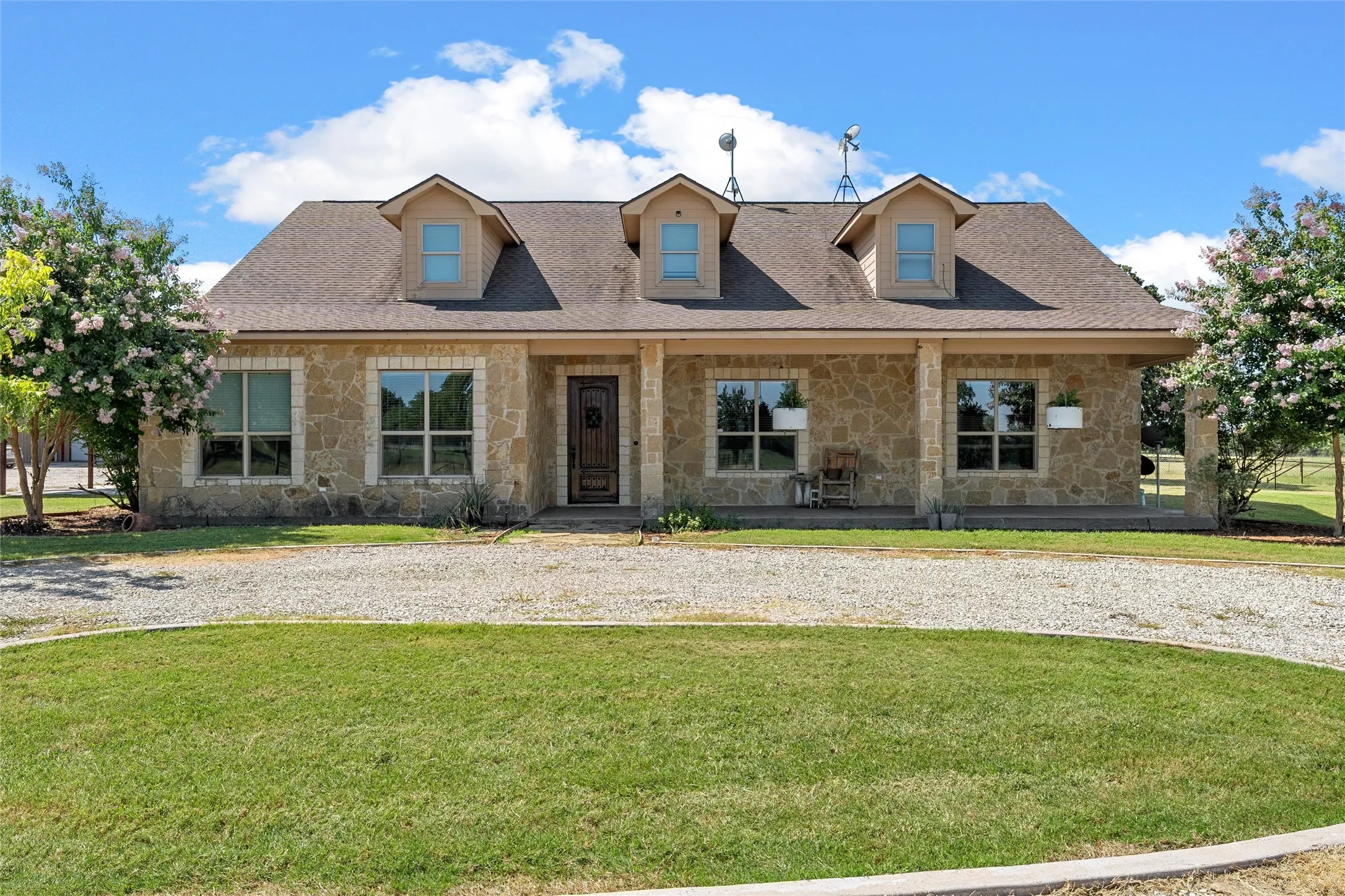 Farm For Sale in Hill County , 180 Hcr 2224 E, Aquilla, Texas 76622, 4 Bedroom, 3 Bathroom, Garage spaces, 3,432 Sqft, built in 2012, mls#21326494, Real Estate Agent in Aquilla, Homes For Sale in Hill county, Homes For Sale in Aquilla, Realtor in Aquilla Texas, Real Estate Brokerage Independent Realty Texas, Luminita Cordes Realtor