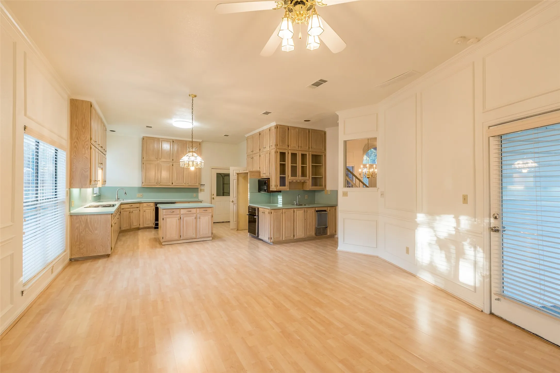 Single Family Residence For Rent in Tarrant County , 2411 Cross Timbers Trail, Arlington, Texas 76006, 4 Bedroom, 3 Bathroom, 2 Garage spaces, 2,725 Sqft, built in 1990, mls#21327994, Real Estate Agent in Arlington, Homes For Rent in Tarrant county, Homes For Rent in Arlington, Realtor in Arlington Texas, Real Estate Brokerage Independent Realty Texas, Luminita Cordes Realtor