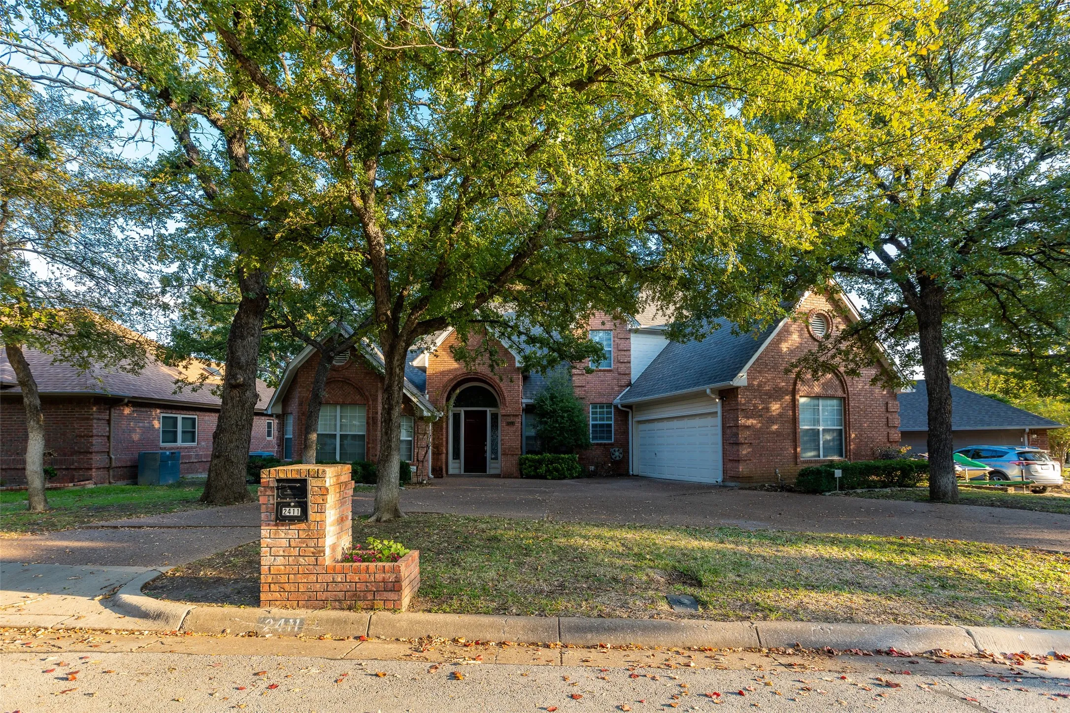 Single Family Residence For Rent in Tarrant County , 2411 Cross Timbers Trail, Arlington, Texas 76006, 4 Bedroom, 3 Bathroom, 2 Garage spaces, 2,725 Sqft, built in 1990, mls#21327994, Real Estate Agent in Arlington, Homes For Rent in Tarrant county, Homes For Rent in Arlington, Realtor in Arlington Texas, Real Estate Brokerage Independent Realty Texas, Luminita Cordes Realtor