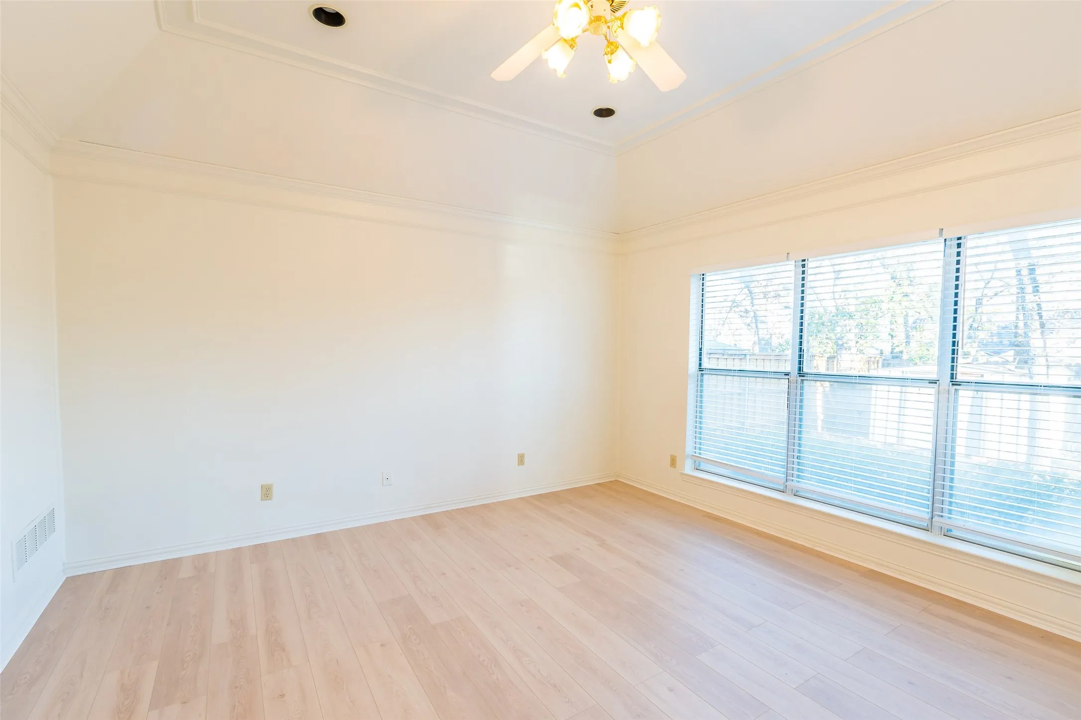 Single Family Residence For Rent in Tarrant County , 2411 Cross Timbers Trail, Arlington, Texas 76006, 4 Bedroom, 3 Bathroom, 2 Garage spaces, 2,725 Sqft, built in 1990, mls#21327994, Real Estate Agent in Arlington, Homes For Rent in Tarrant county, Homes For Rent in Arlington, Realtor in Arlington Texas, Real Estate Brokerage Independent Realty Texas, Luminita Cordes Realtor