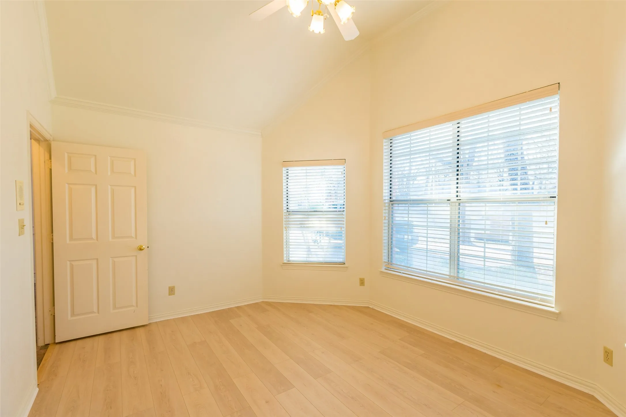 Single Family Residence For Rent in Tarrant County , 2411 Cross Timbers Trail, Arlington, Texas 76006, 4 Bedroom, 3 Bathroom, 2 Garage spaces, 2,725 Sqft, built in 1990, mls#21327994, Real Estate Agent in Arlington, Homes For Rent in Tarrant county, Homes For Rent in Arlington, Realtor in Arlington Texas, Real Estate Brokerage Independent Realty Texas, Luminita Cordes Realtor