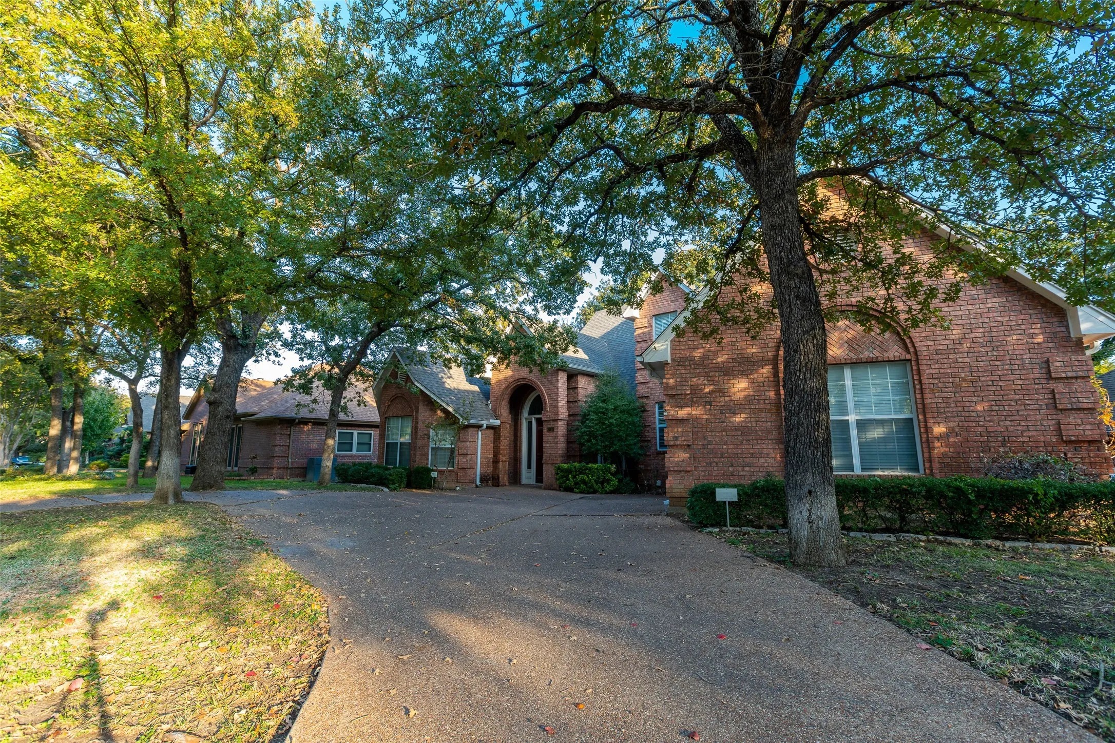 Single Family Residence For Rent in Tarrant County , 2411 Cross Timbers Trail, Arlington, Texas 76006, 4 Bedroom, 3 Bathroom, 2 Garage spaces, 2,725 Sqft, built in 1990, mls#21327994, Real Estate Agent in Arlington, Homes For Rent in Tarrant county, Homes For Rent in Arlington, Realtor in Arlington Texas, Real Estate Brokerage Independent Realty Texas, Luminita Cordes Realtor