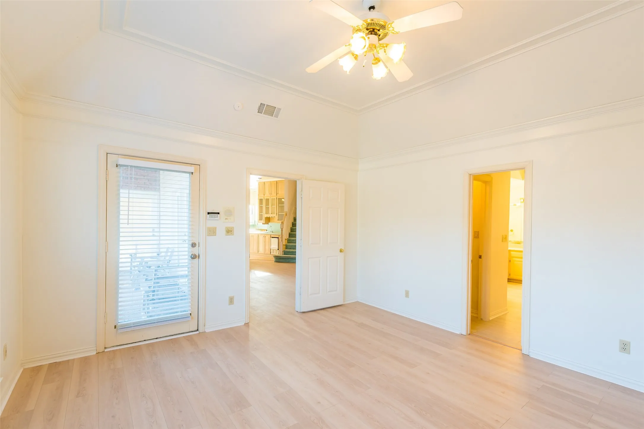 Single Family Residence For Rent in Tarrant County , 2411 Cross Timbers Trail, Arlington, Texas 76006, 4 Bedroom, 3 Bathroom, 2 Garage spaces, 2,725 Sqft, built in 1990, mls#21327994, Real Estate Agent in Arlington, Homes For Rent in Tarrant county, Homes For Rent in Arlington, Realtor in Arlington Texas, Real Estate Brokerage Independent Realty Texas, Luminita Cordes Realtor