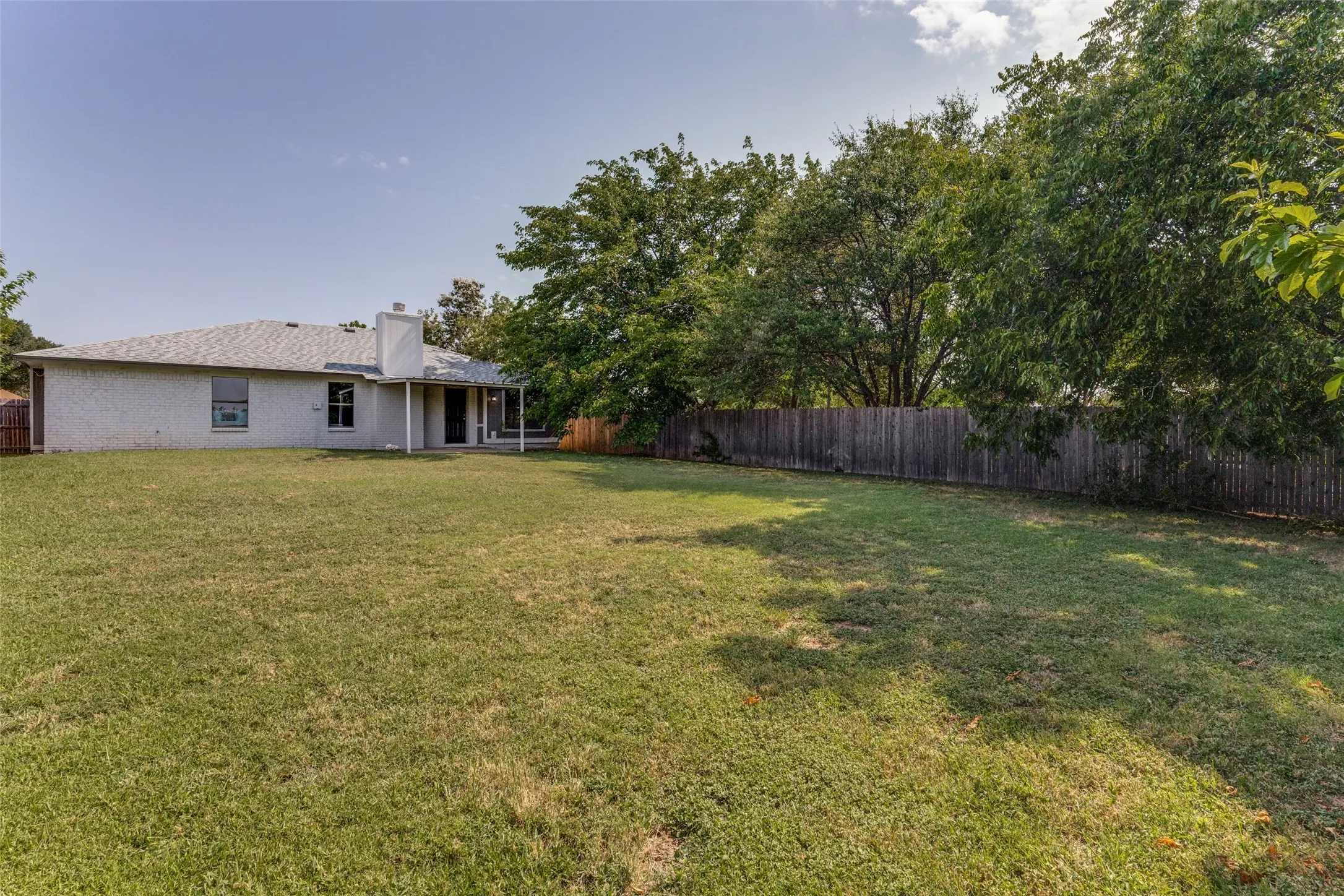 Single Family Residence For Sale in Tarrant County , 6348 N Park Drive, Watauga, Texas 76148, 3 Bedroom, 2 Bathroom, 2 Garage spaces, 1,371 Sqft, built in 1986, mls#21326862, Real Estate Agent in Watauga, Homes For Sale in Tarrant county, Homes For Sale in Watauga, Realtor in Watauga Texas, Real Estate Brokerage Independent Realty Texas, Luminita Cordes Realtor