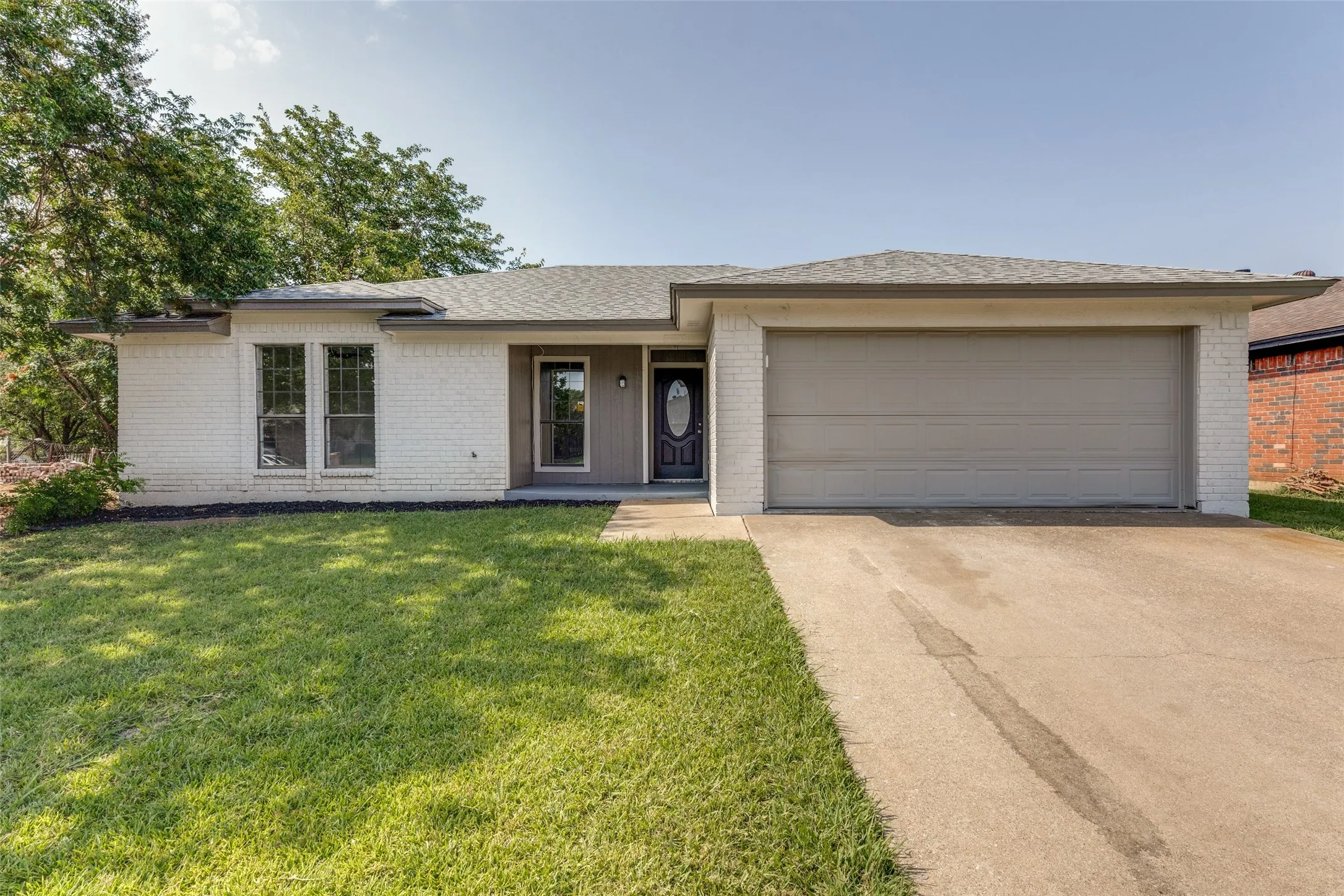 Single Family Residence For Sale in Tarrant County , 6348 N Park Drive, Watauga, Texas 76148, 3 Bedroom, 2 Bathroom, 2 Garage spaces, 1,371 Sqft, built in 1986, mls#21326862, Real Estate Agent in Watauga, Homes For Sale in Tarrant county, Homes For Sale in Watauga, Realtor in Watauga Texas, Real Estate Brokerage Independent Realty Texas, Luminita Cordes Realtor
