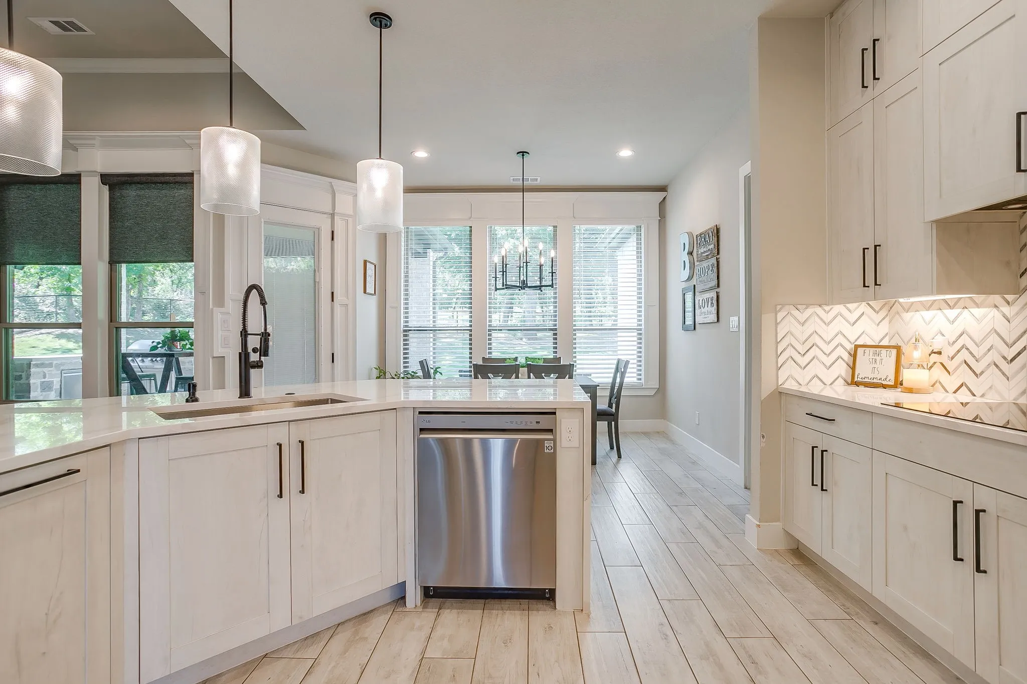 Single Family Residence For Sale in Parker County , 1011 Glenoaks Drive, Weatherford, Texas 76088, 5 Bedroom, 3 Bathroom, 3 Garage spaces, 2,556 Sqft, built in 2022, mls#21327566, Real Estate Agent in Weatherford, Homes For Sale in Parker county, Homes For Sale in Weatherford, Realtor in Weatherford Texas, Real Estate Brokerage Independent Realty Texas, Luminita Cordes Realtor