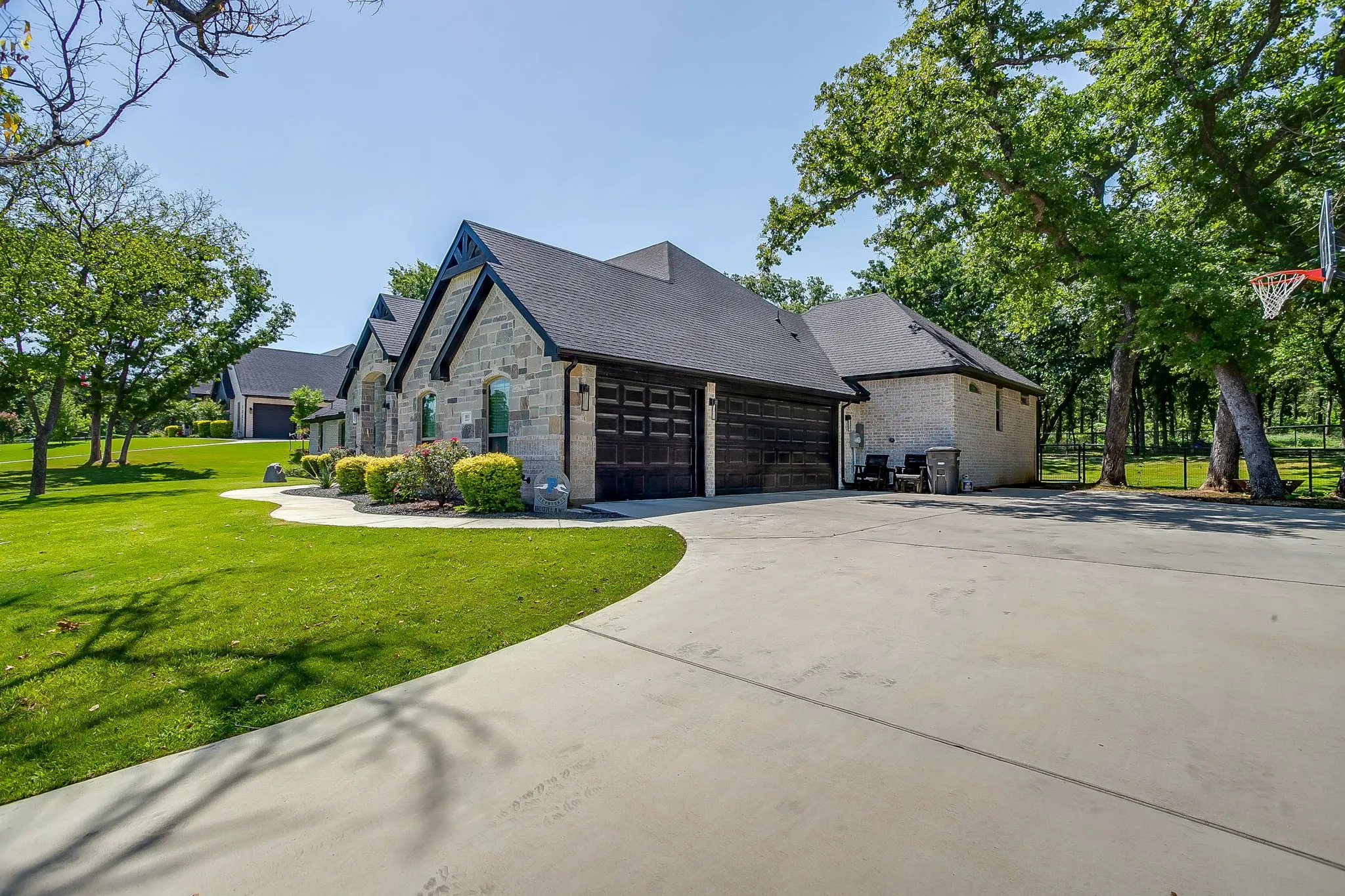 Single Family Residence For Sale in Parker County , 1011 Glenoaks Drive, Weatherford, Texas 76088, 5 Bedroom, 3 Bathroom, 3 Garage spaces, 2,556 Sqft, built in 2022, mls#21327566, Real Estate Agent in Weatherford, Homes For Sale in Parker county, Homes For Sale in Weatherford, Realtor in Weatherford Texas, Real Estate Brokerage Independent Realty Texas, Luminita Cordes Realtor