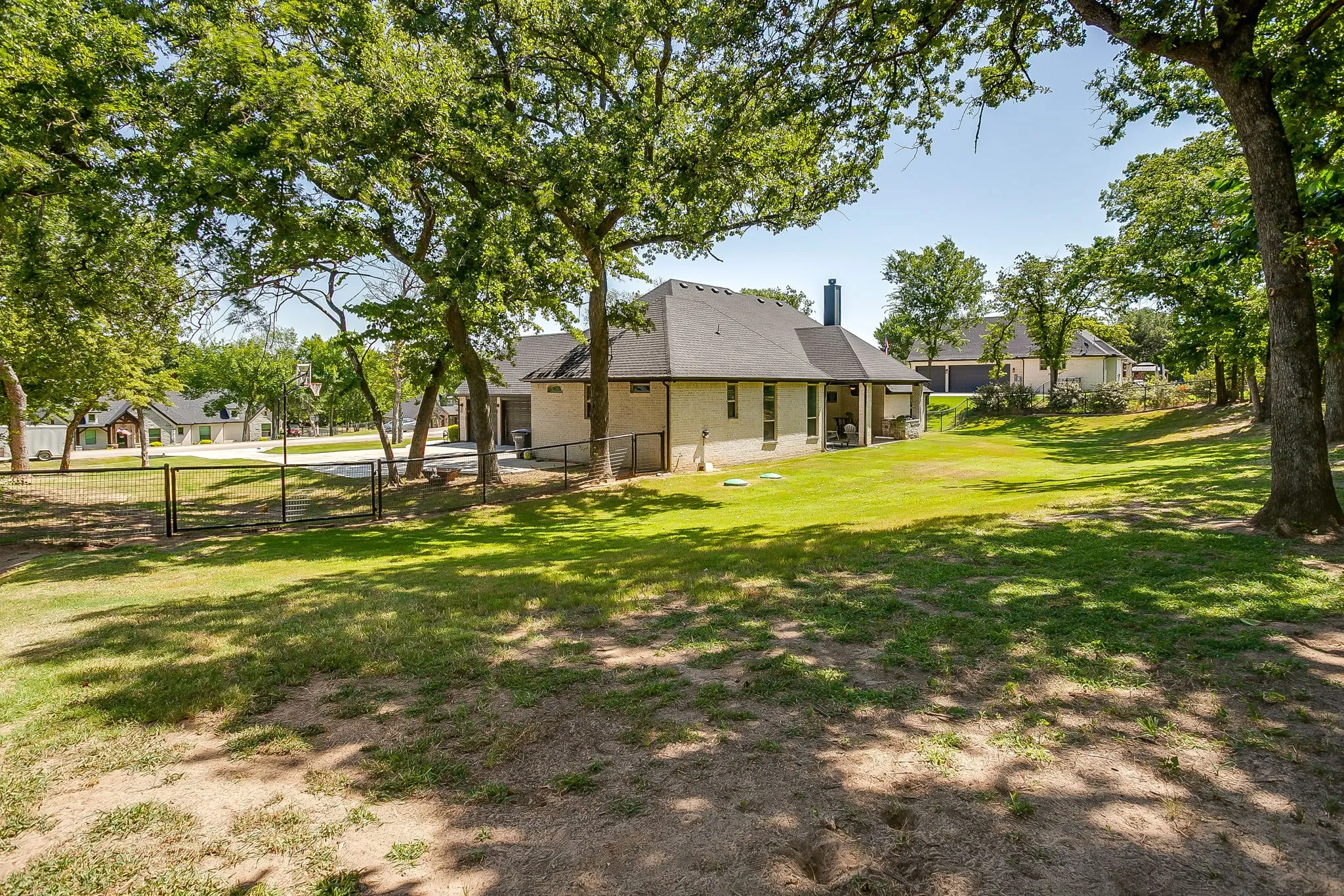 Single Family Residence For Sale in Parker County , 1011 Glenoaks Drive, Weatherford, Texas 76088, 5 Bedroom, 3 Bathroom, 3 Garage spaces, 2,556 Sqft, built in 2022, mls#21327566, Real Estate Agent in Weatherford, Homes For Sale in Parker county, Homes For Sale in Weatherford, Realtor in Weatherford Texas, Real Estate Brokerage Independent Realty Texas, Luminita Cordes Realtor