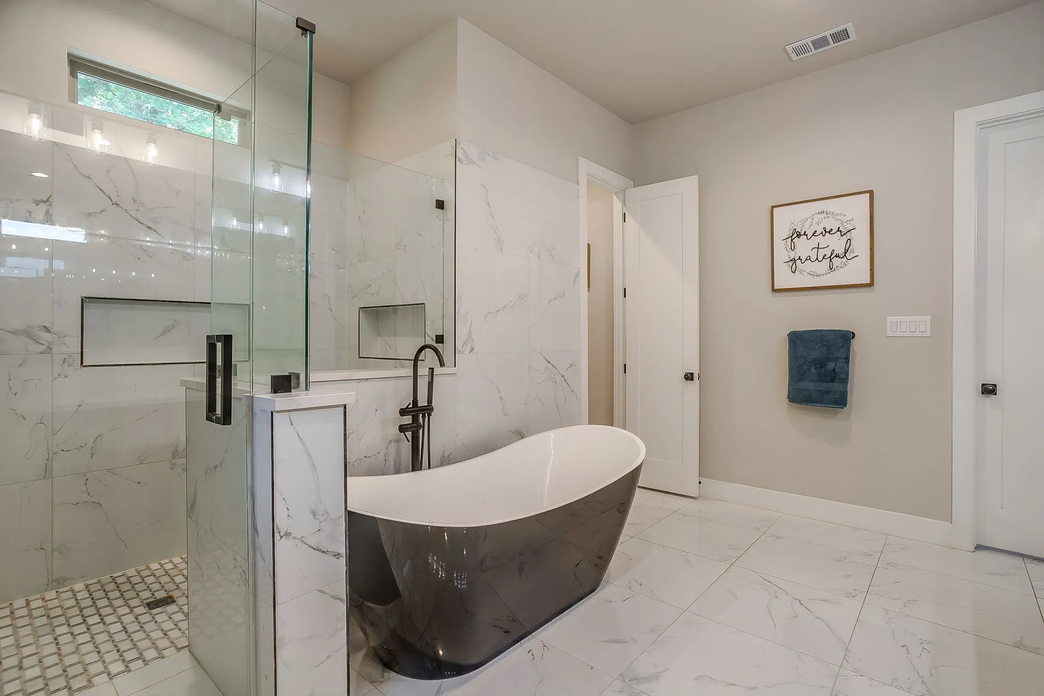 Single Family Residence For Sale in Parker County , 1011 Glenoaks Drive, Weatherford, Texas 76088, 5 Bedroom, 3 Bathroom, 3 Garage spaces, 2,556 Sqft, built in 2022, mls#21327566, Real Estate Agent in Weatherford, Homes For Sale in Parker county, Homes For Sale in Weatherford, Realtor in Weatherford Texas, Real Estate Brokerage Independent Realty Texas, Luminita Cordes Realtor