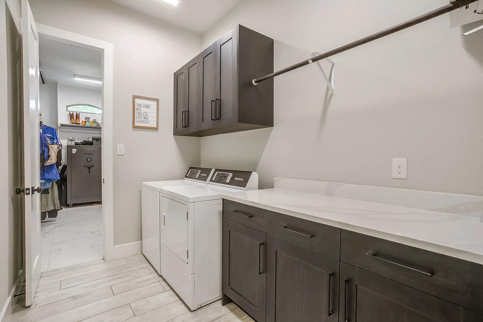 Single Family Residence For Sale in Parker County , 1011 Glenoaks Drive, Weatherford, Texas 76088, 5 Bedroom, 3 Bathroom, 3 Garage spaces, 2,556 Sqft, built in 2022, mls#21327566, Real Estate Agent in Weatherford, Homes For Sale in Parker county, Homes For Sale in Weatherford, Realtor in Weatherford Texas, Real Estate Brokerage Independent Realty Texas, Luminita Cordes Realtor