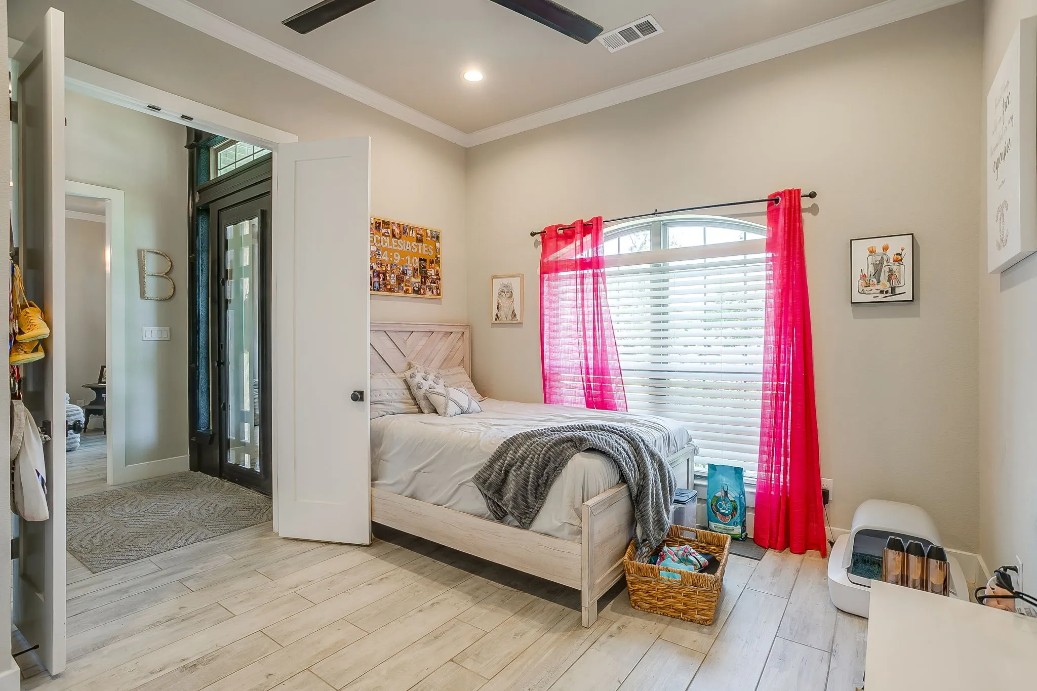 Single Family Residence For Sale in Parker County , 1011 Glenoaks Drive, Weatherford, Texas 76088, 5 Bedroom, 3 Bathroom, 3 Garage spaces, 2,556 Sqft, built in 2022, mls#21327566, Real Estate Agent in Weatherford, Homes For Sale in Parker county, Homes For Sale in Weatherford, Realtor in Weatherford Texas, Real Estate Brokerage Independent Realty Texas, Luminita Cordes Realtor