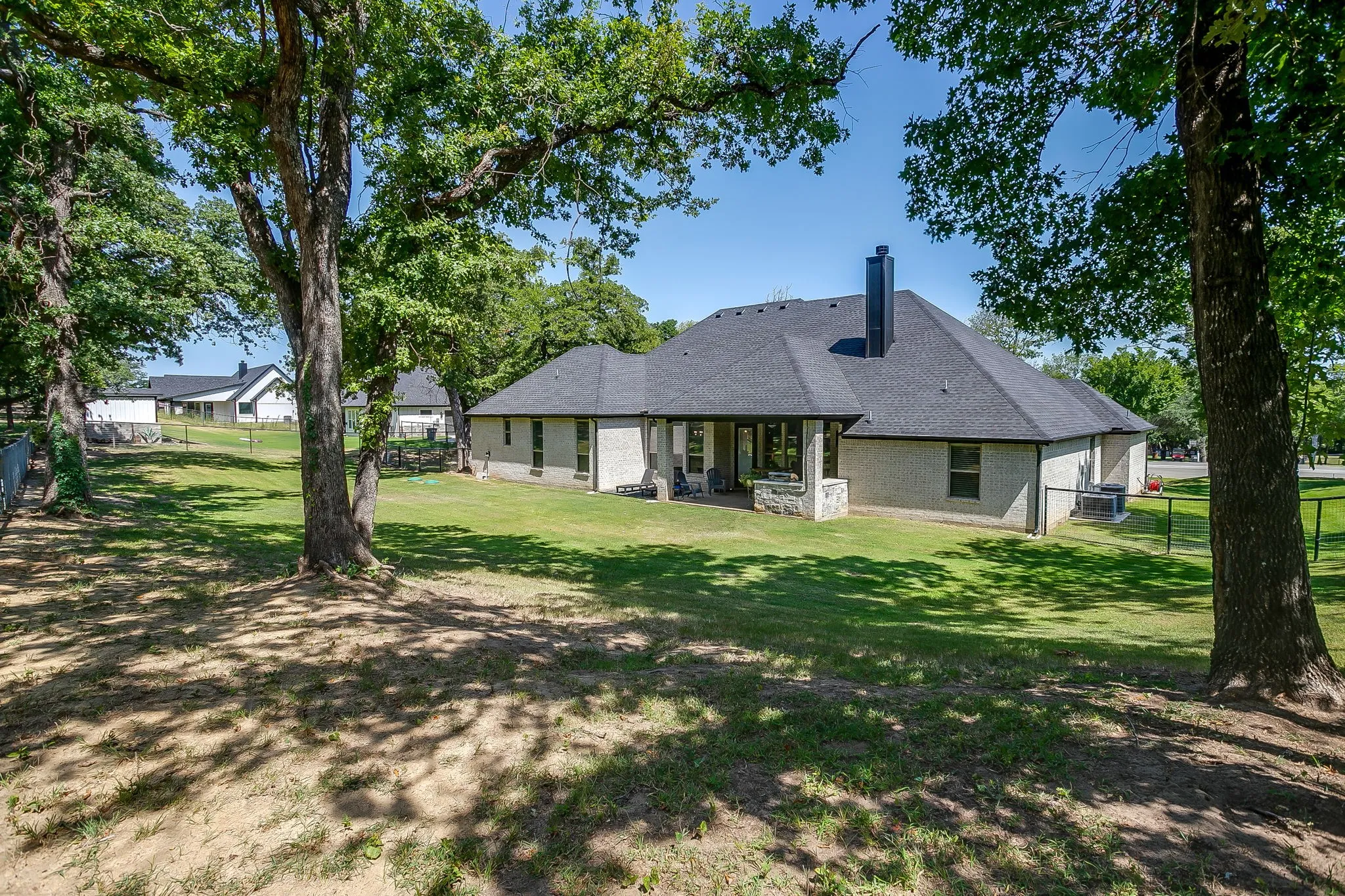 Single Family Residence For Sale in Parker County , 1011 Glenoaks Drive, Weatherford, Texas 76088, 5 Bedroom, 3 Bathroom, 3 Garage spaces, 2,556 Sqft, built in 2022, mls#21327566, Real Estate Agent in Weatherford, Homes For Sale in Parker county, Homes For Sale in Weatherford, Realtor in Weatherford Texas, Real Estate Brokerage Independent Realty Texas, Luminita Cordes Realtor
