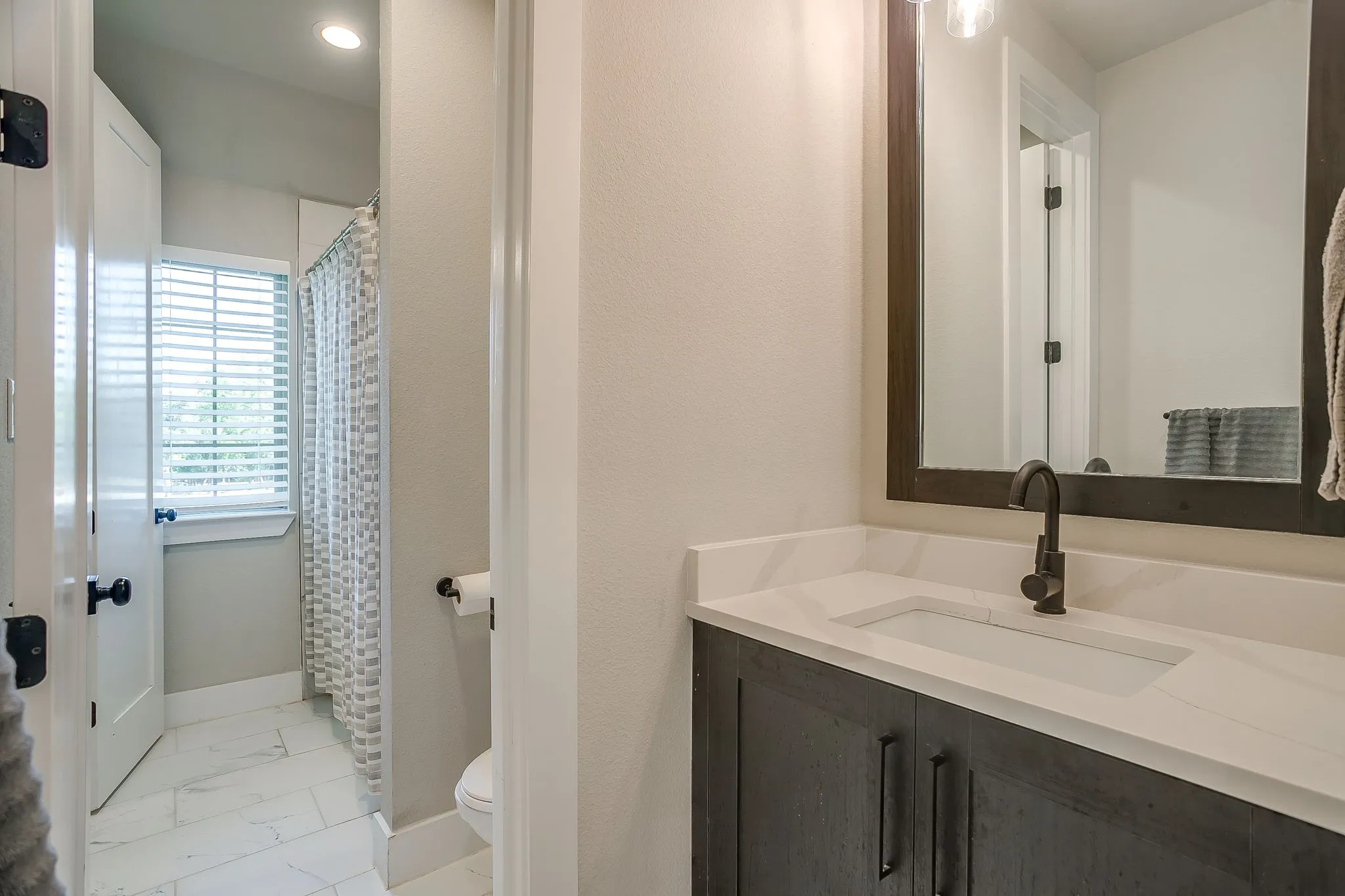 Single Family Residence For Sale in Parker County , 1011 Glenoaks Drive, Weatherford, Texas 76088, 5 Bedroom, 3 Bathroom, 3 Garage spaces, 2,556 Sqft, built in 2022, mls#21327566, Real Estate Agent in Weatherford, Homes For Sale in Parker county, Homes For Sale in Weatherford, Realtor in Weatherford Texas, Real Estate Brokerage Independent Realty Texas, Luminita Cordes Realtor